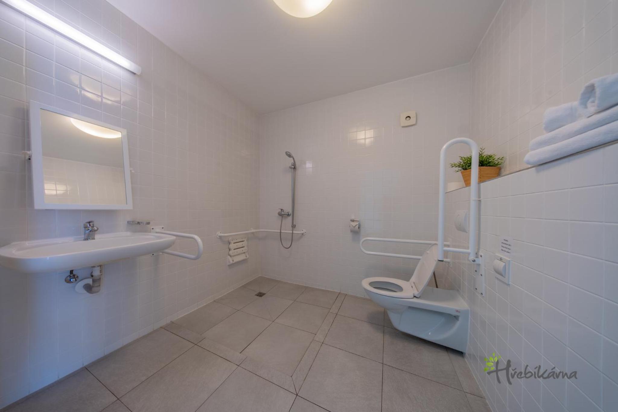 Twin Room - Disability Access photo 2