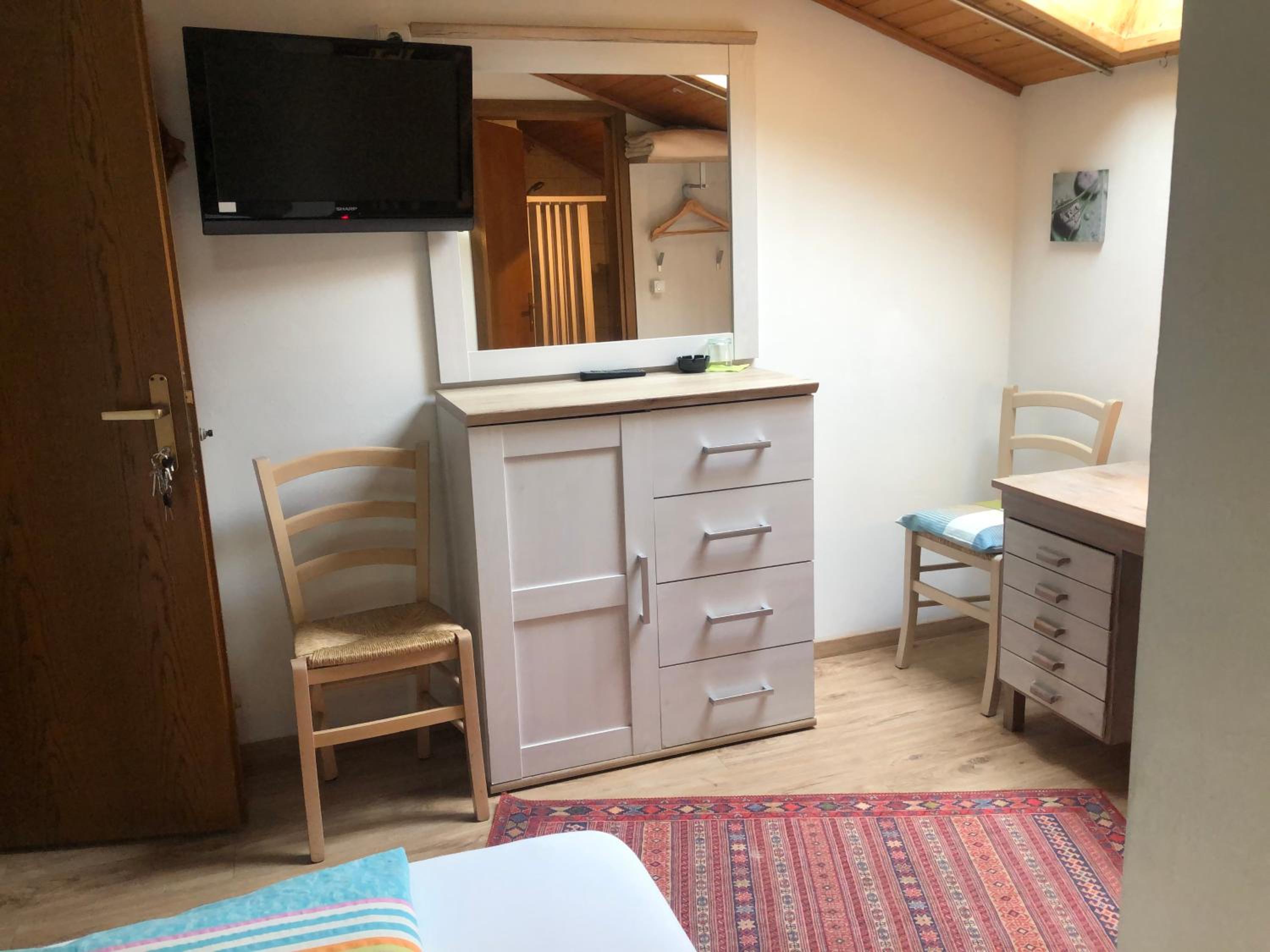 Single Room photo 2