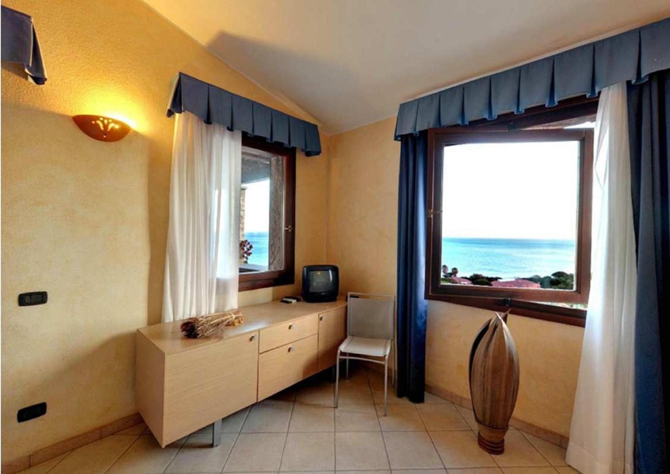 One-Bedroom Apartment with Sea View