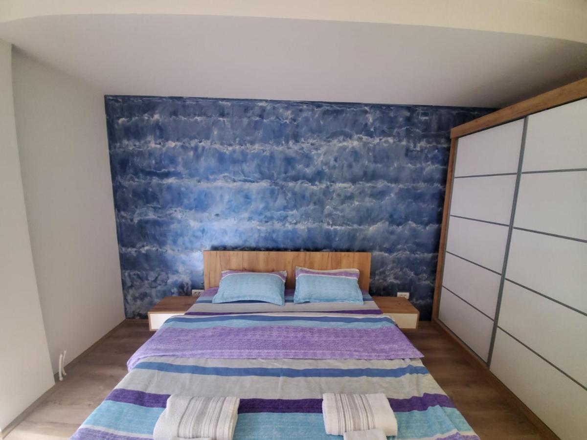 Apartment with Balcony photo 2
