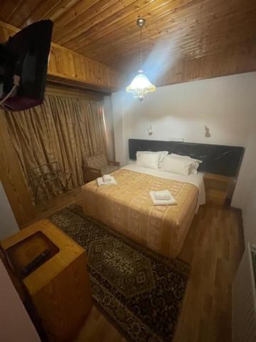 Standard Queen Room photo 2