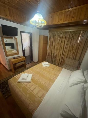 Standard Queen Room photo 3