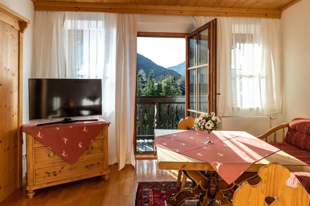 One-Bedroom Apartment with Balcony photo 3