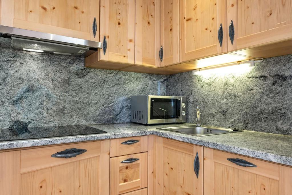 One-Bedroom Apartment with Balcony photo 2