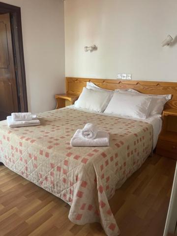 Small Double or Twin Room photo 1