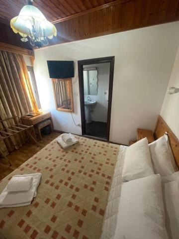 Small Double or Twin Room photo 2