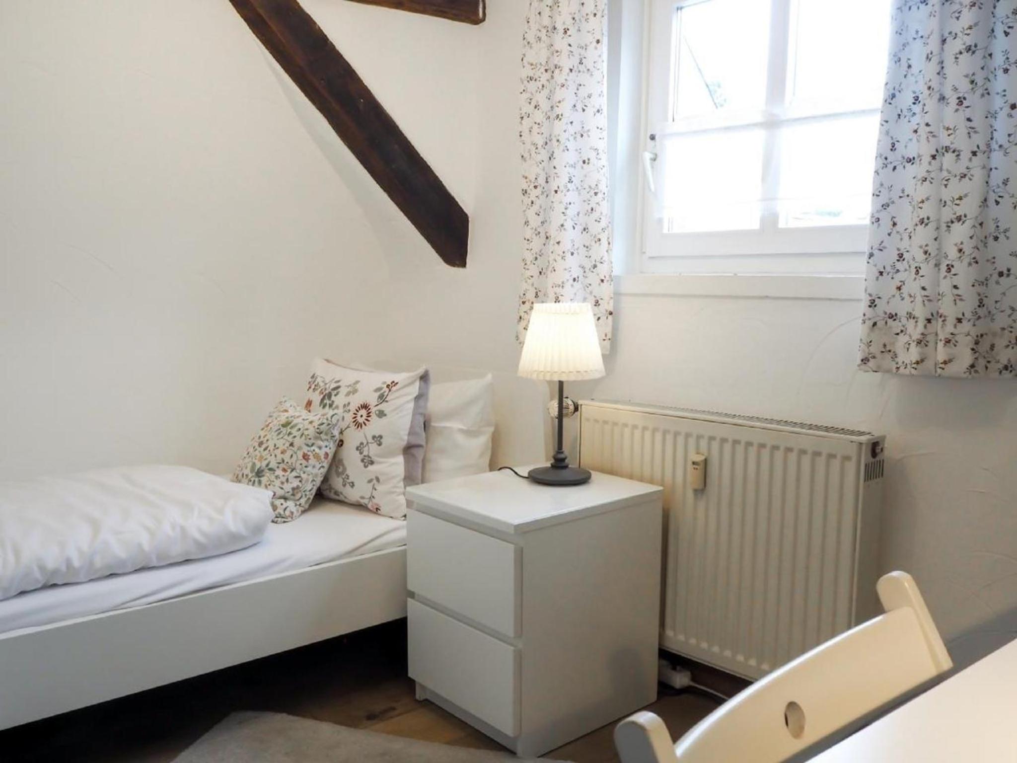 Single Room with Shared Bathroom photo 3