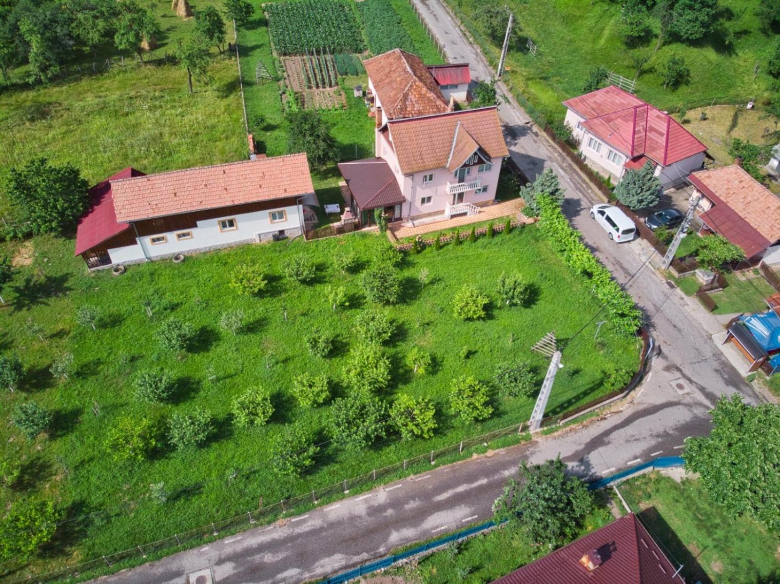 Four-Bedroom House - Photo 3