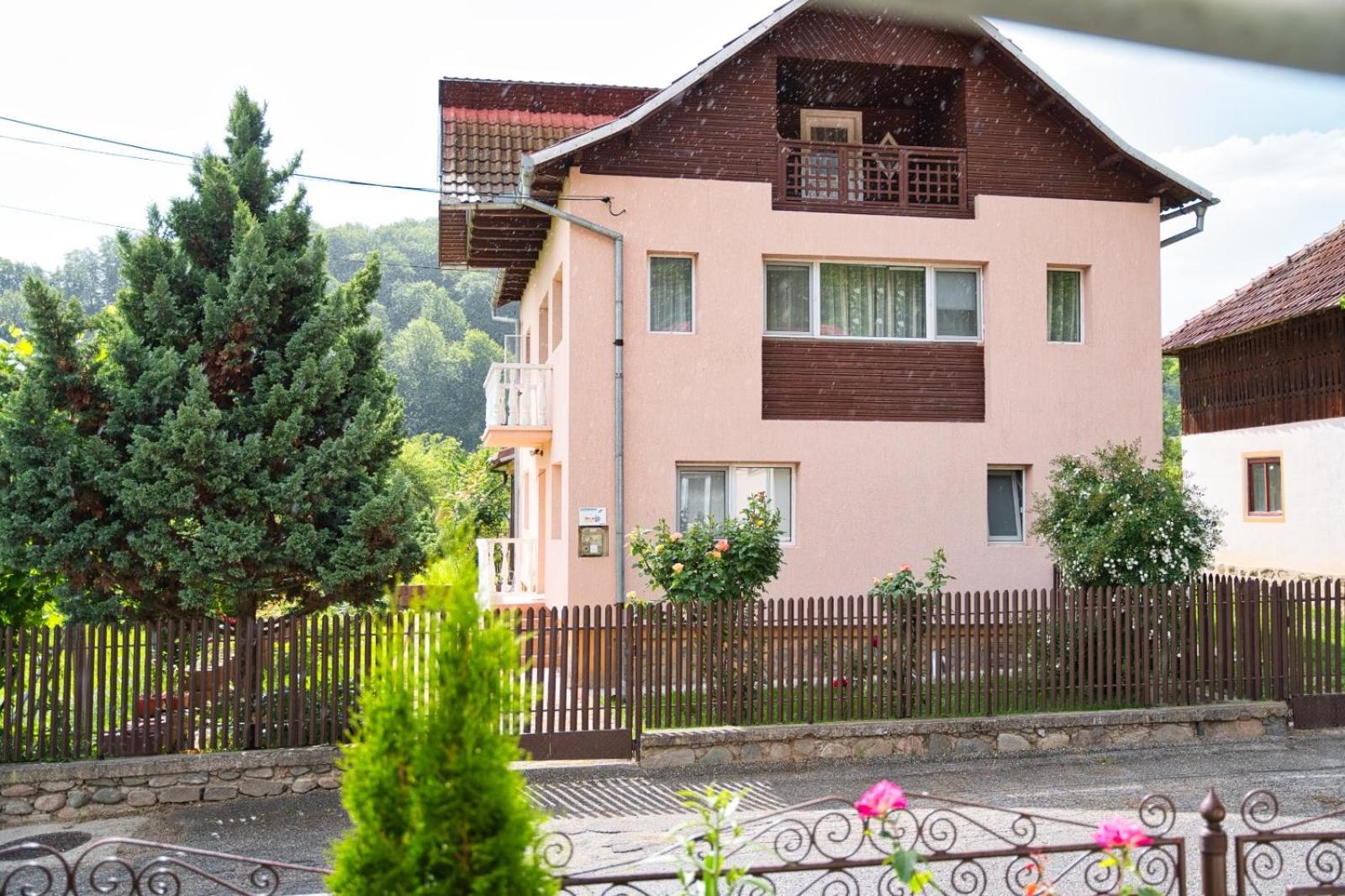 Four-Bedroom House - Photo 4