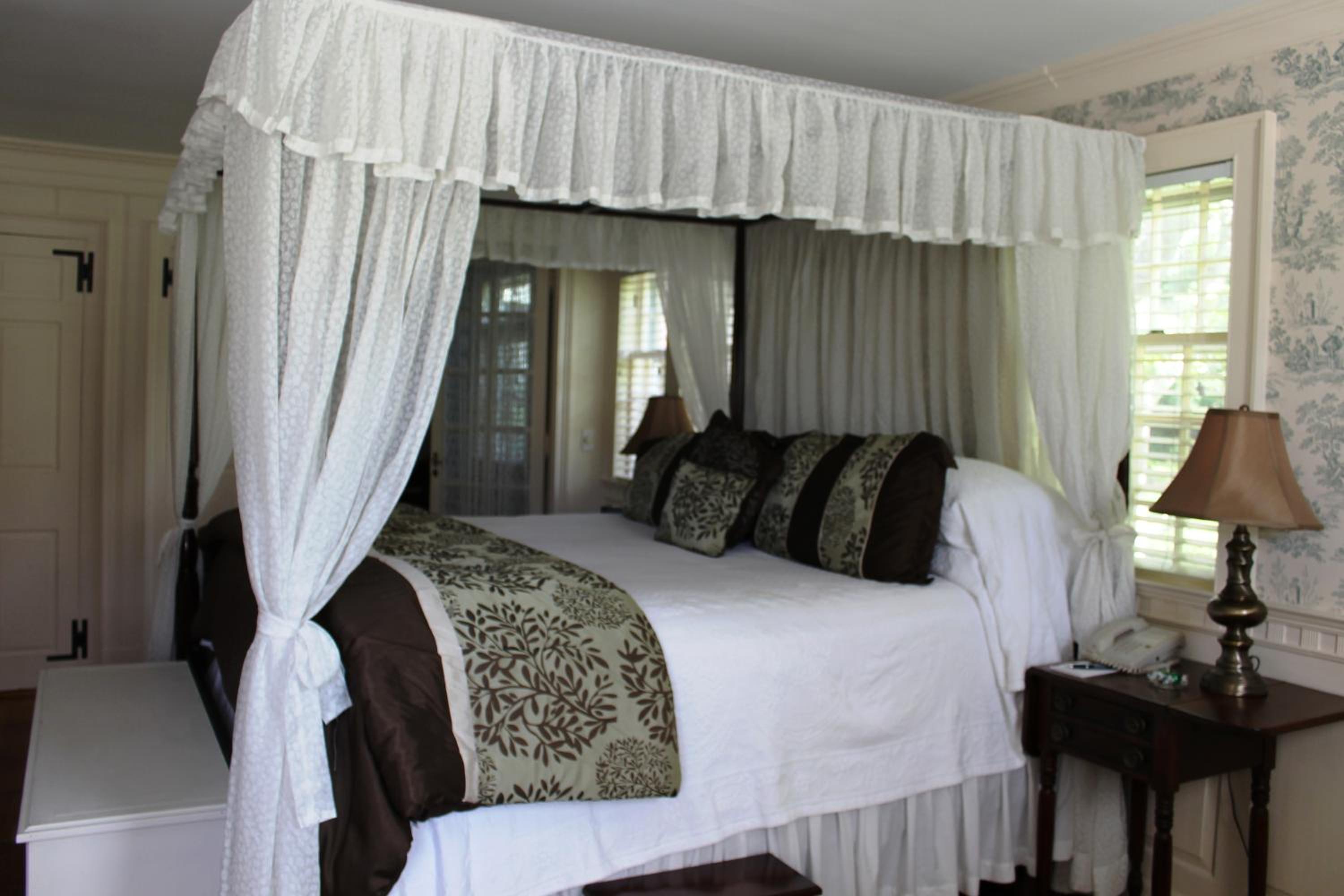 Superior King Room with Fireplace - Cottage (Lady Mariah)