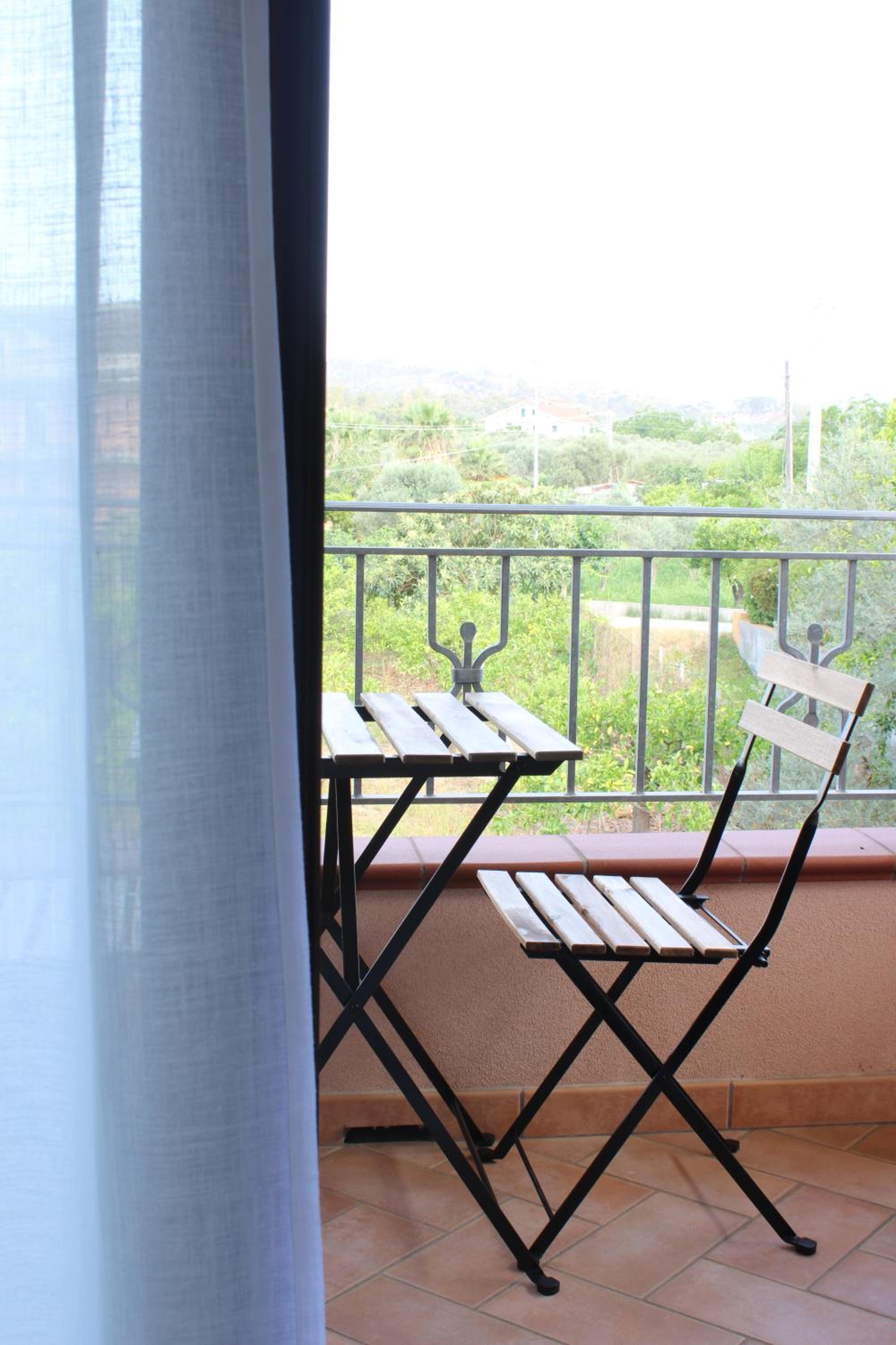 Double Room with Balcony - Photo 6