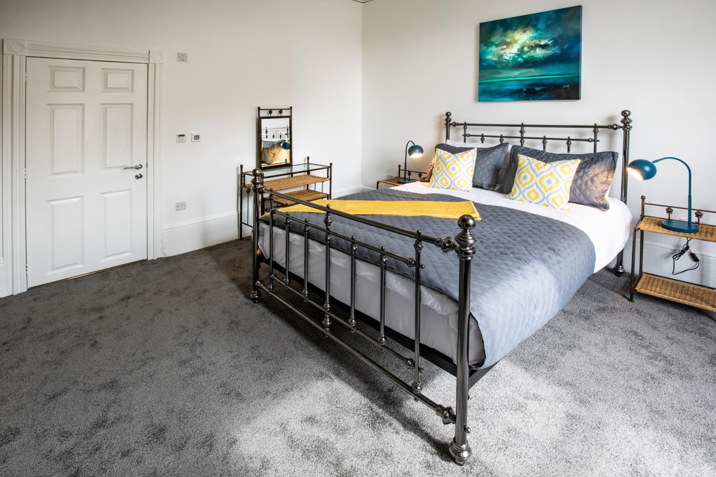 Deluxe King Room - Photo 7