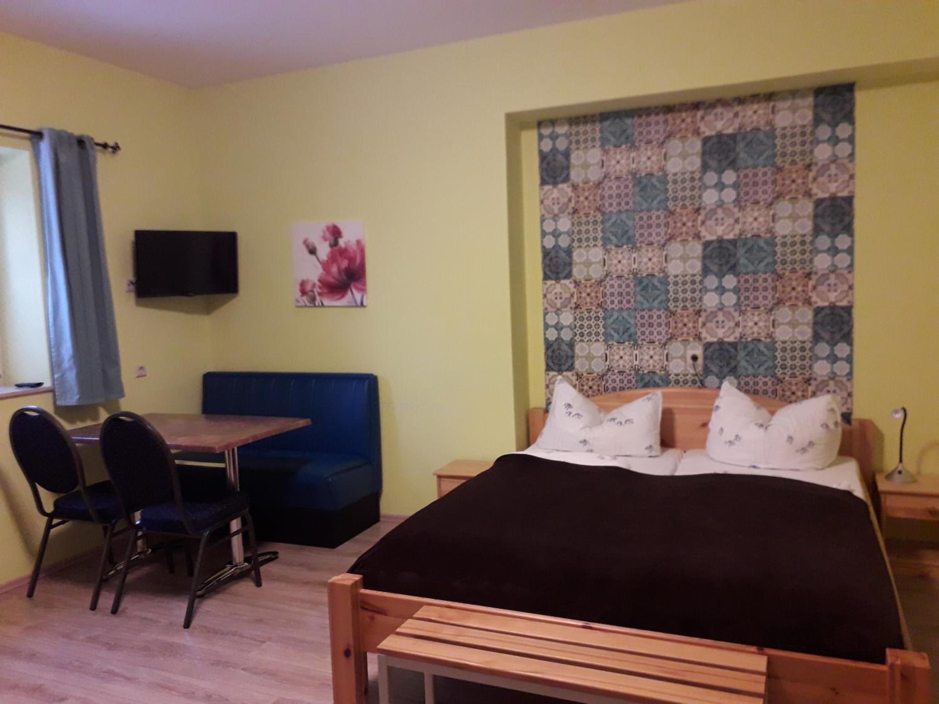 Family Room with Bathroom photo 3