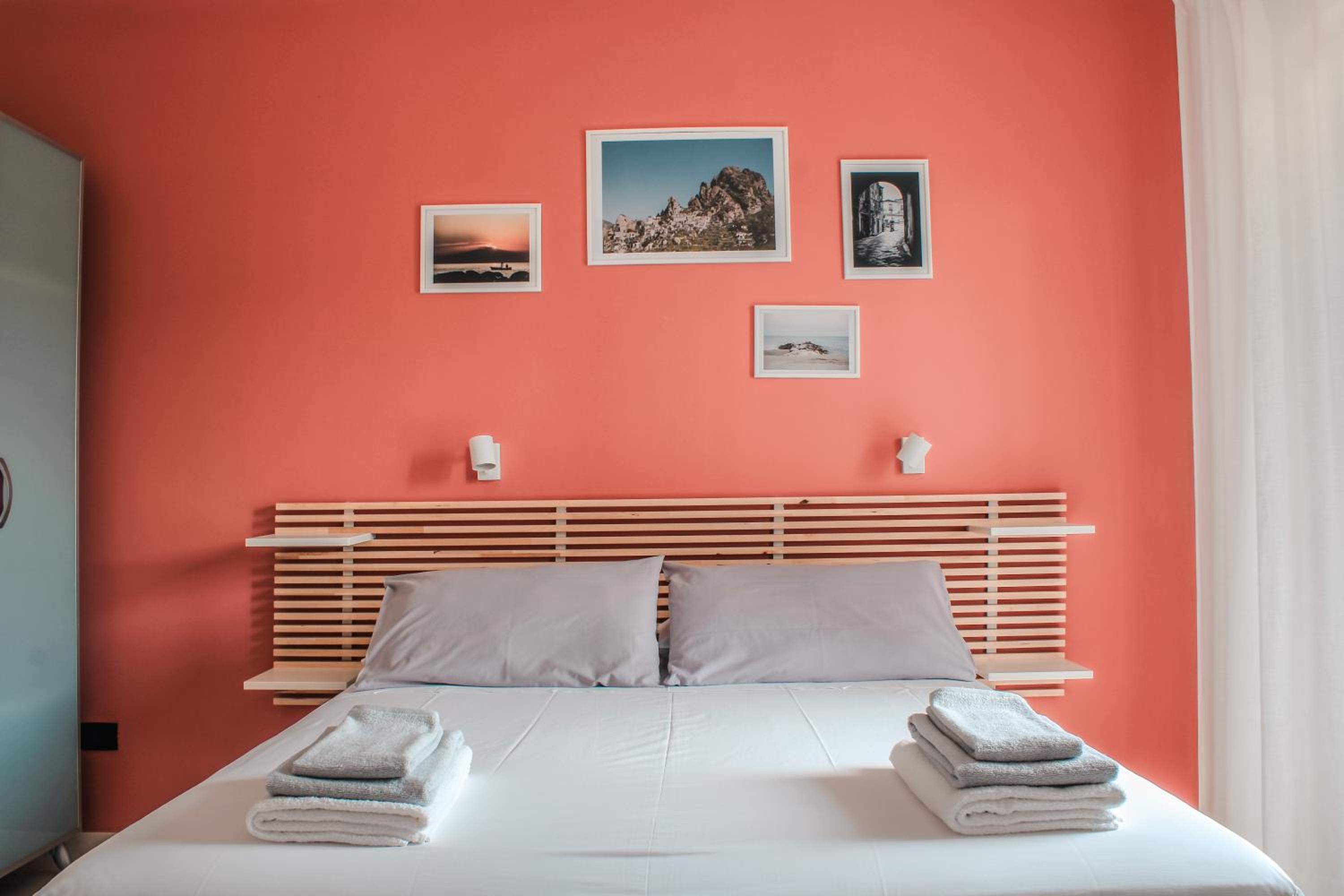 Double Room with Balcony - Photo 4