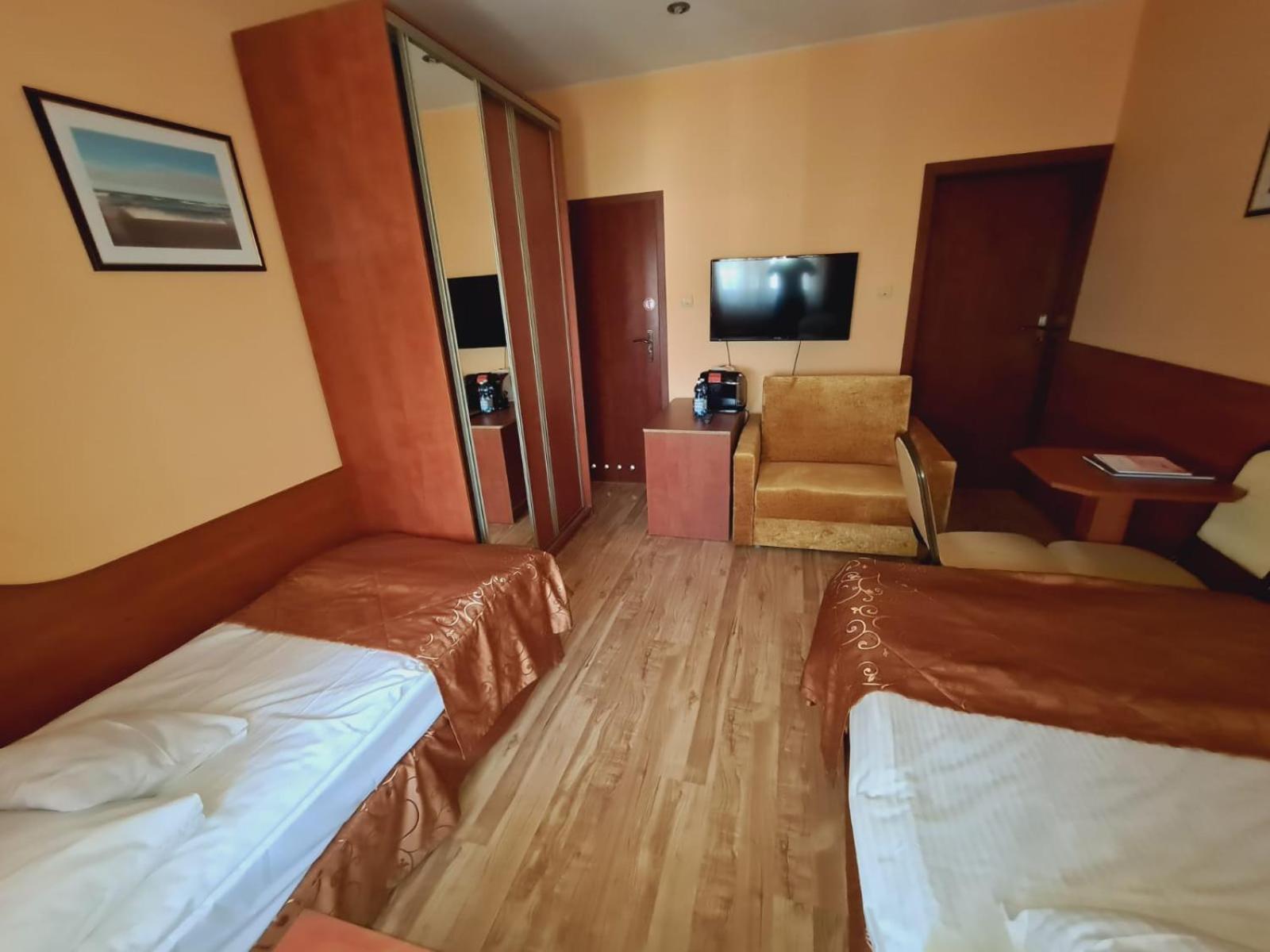 Standard Twin Room with Garden View - Photo 4