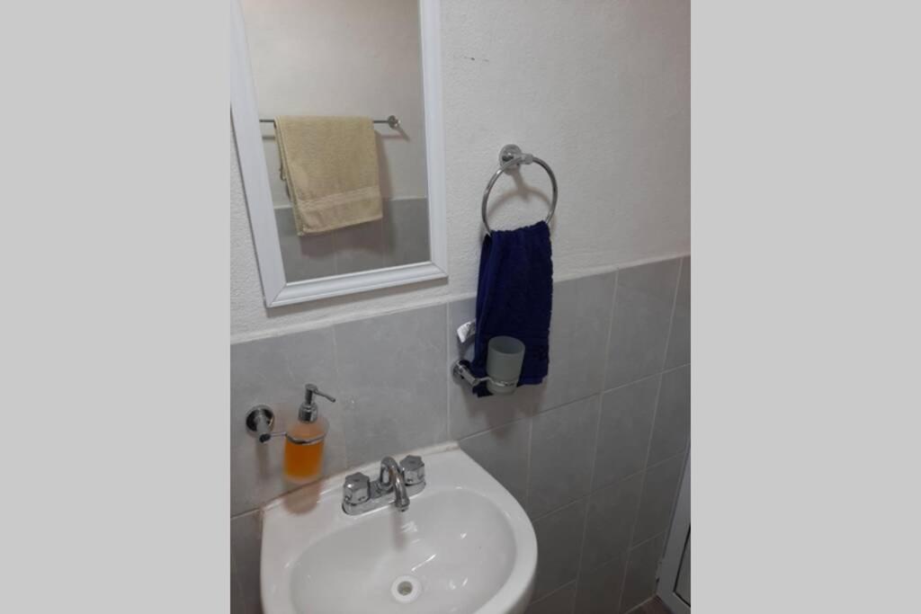 Double Room with Private Bathroom - Photo 7