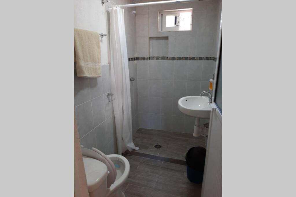 Double Room with Private Bathroom - Photo 2