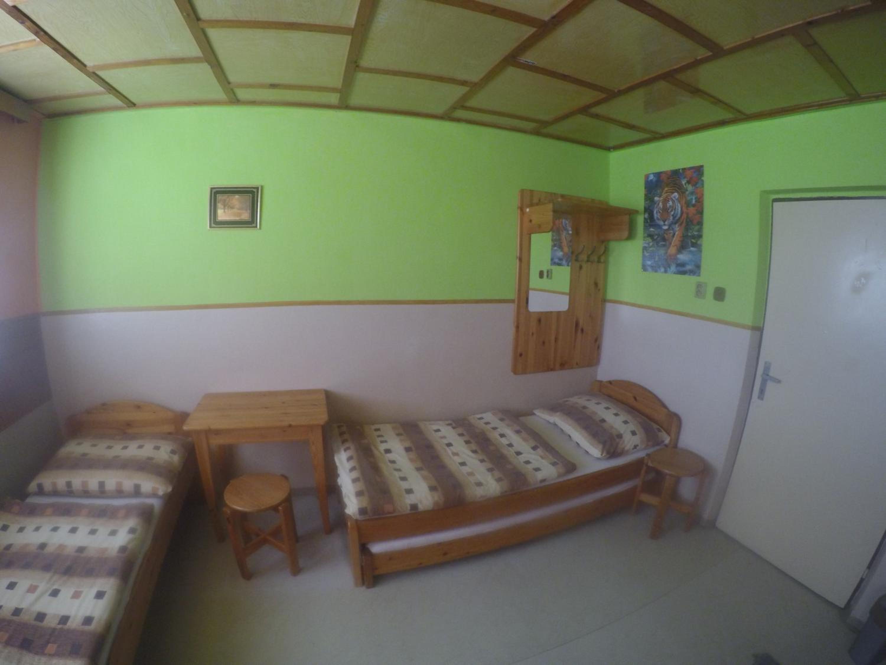 Standard Twin Room - Photo 11