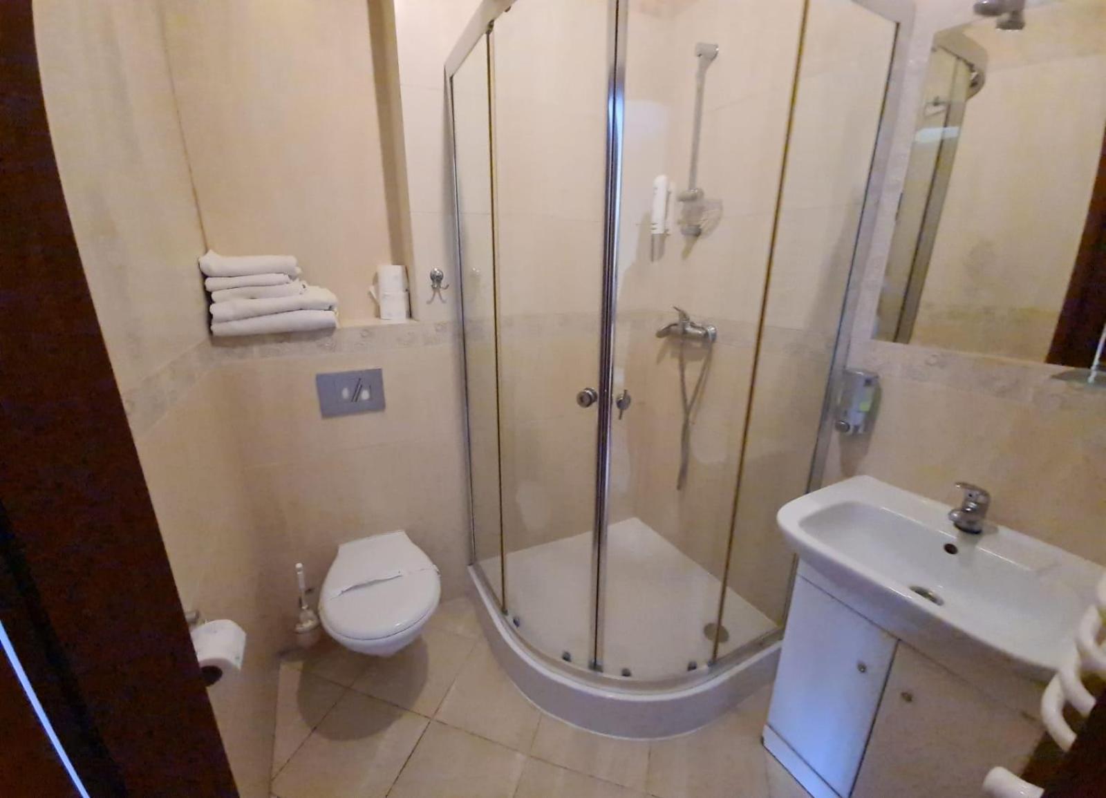 Standard Twin Room with Garden View - Photo 6