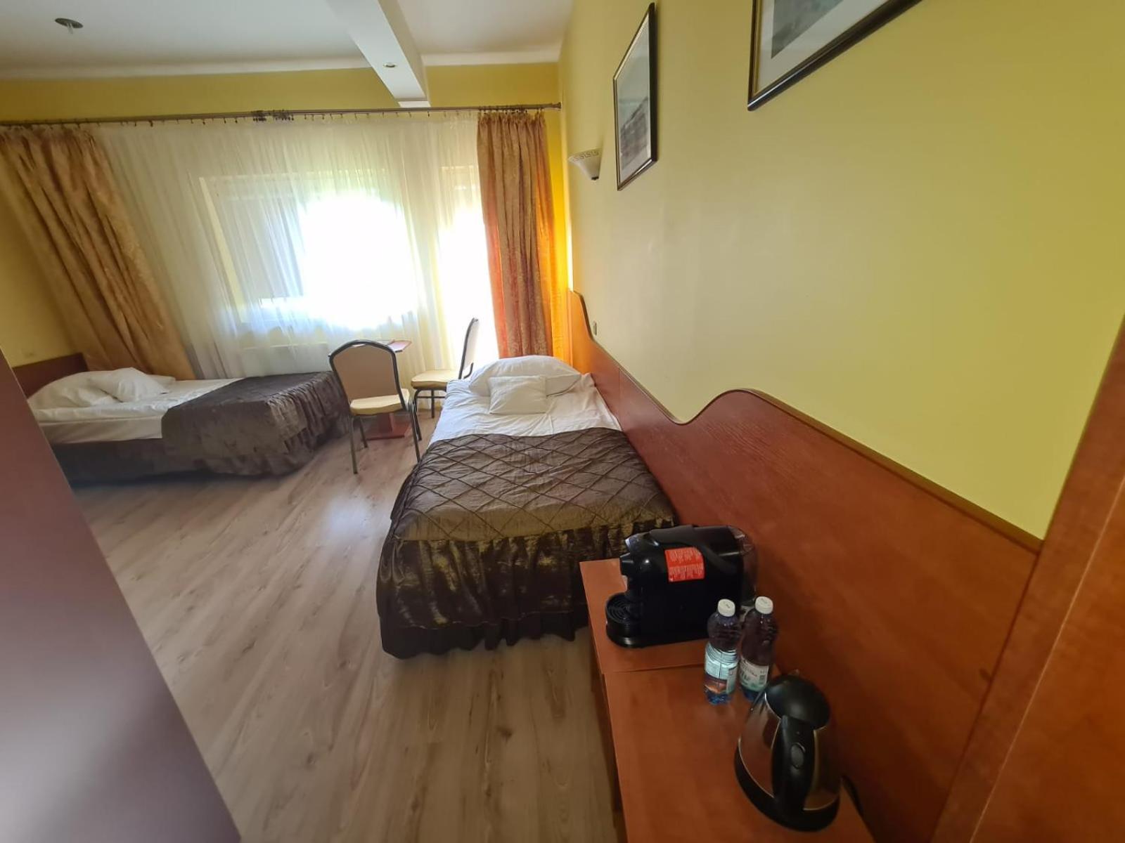 Standard Twin Room with Garden View - Photo 3