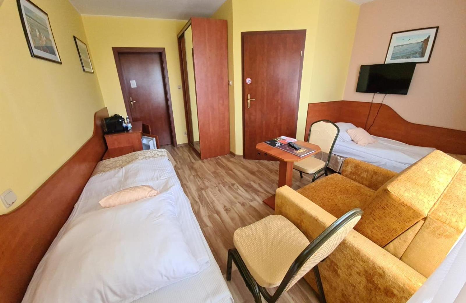Standard Twin Room with Garden View - Photo 10