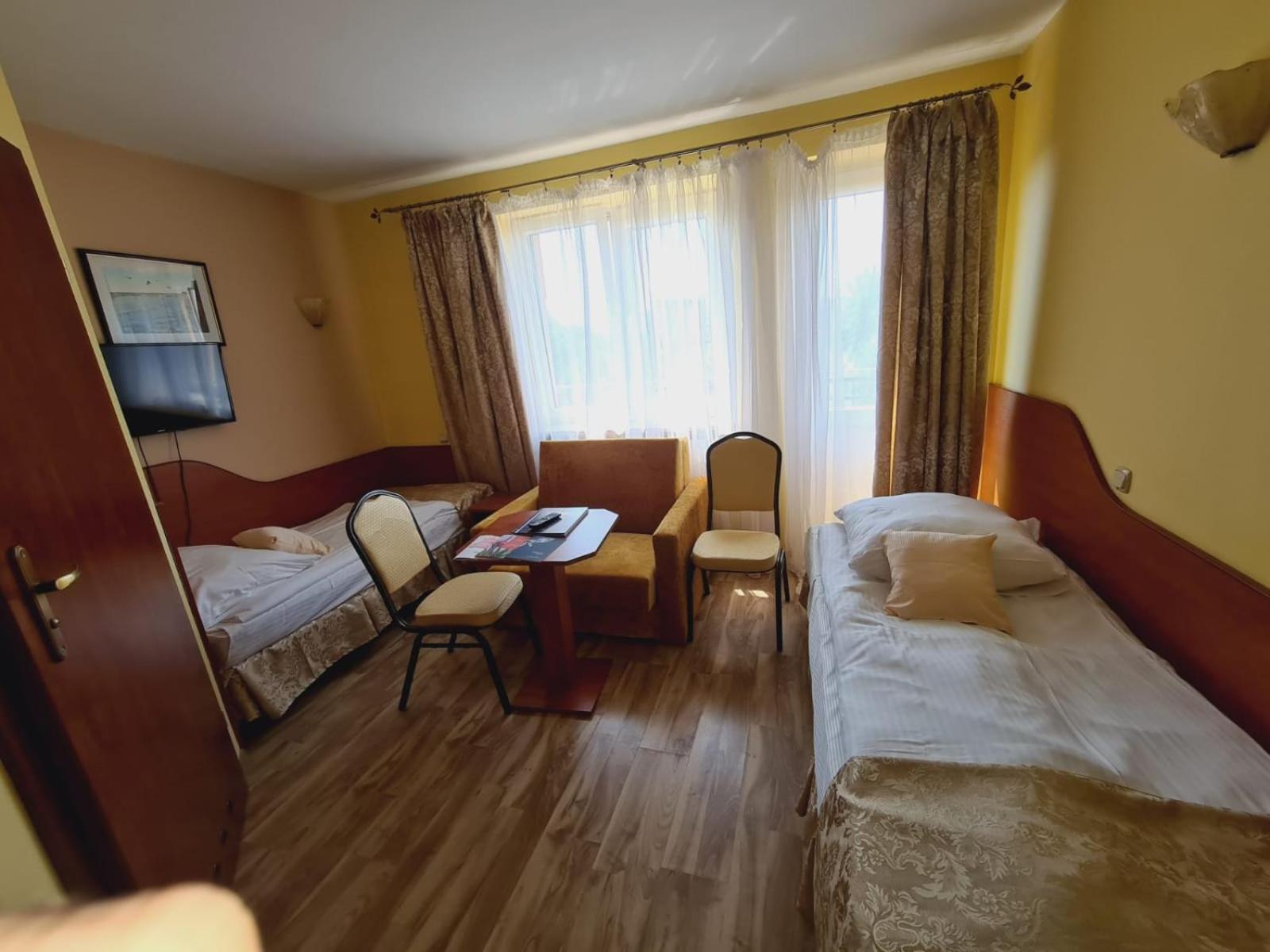 Standard Twin Room with Garden View - Photo 9