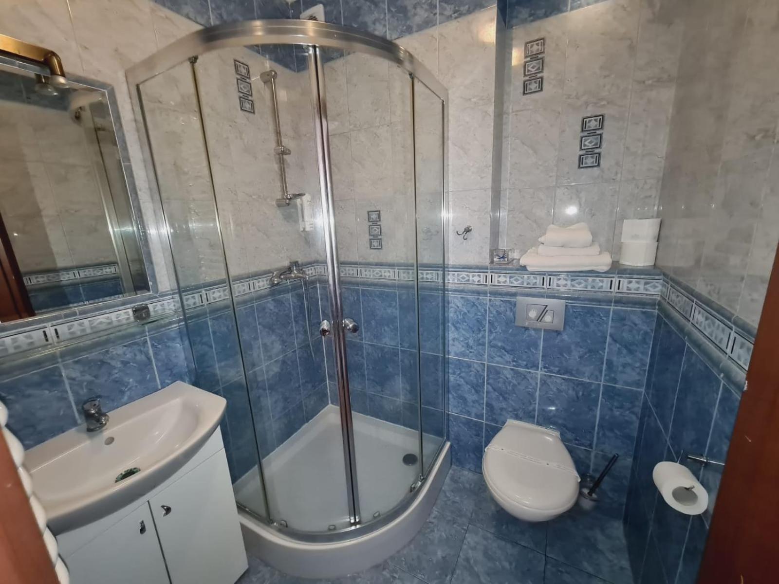 Single Room with Bathroom photo 3