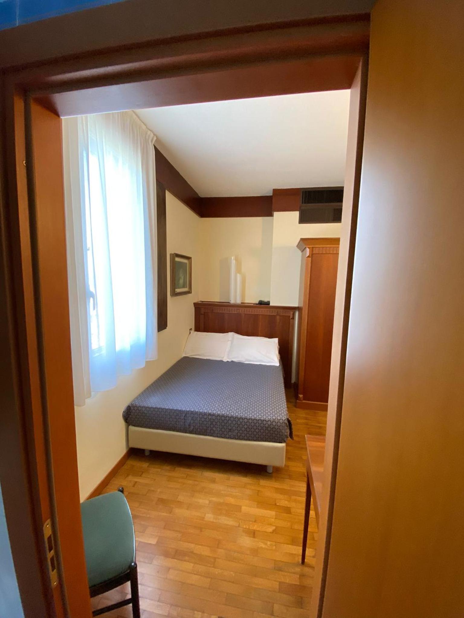 Small Double Room - Photo 1