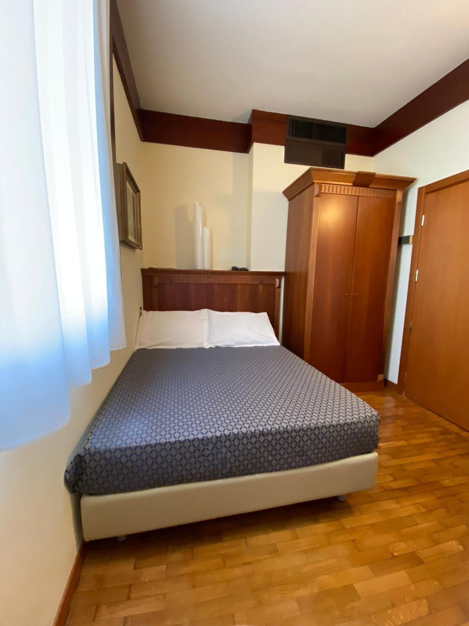 Small Double Room - Photo 2