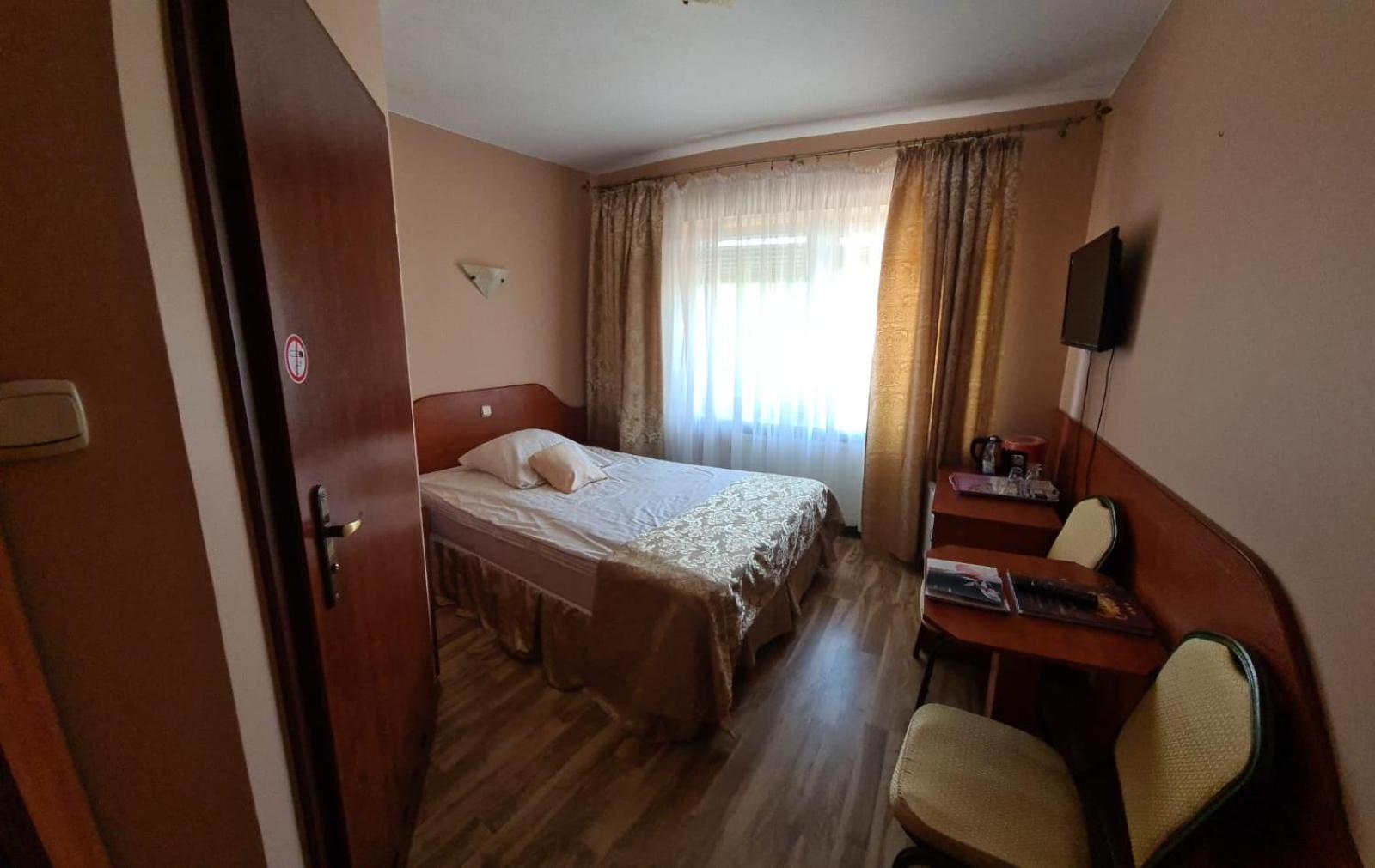 Single Room with Bathroom photo 1