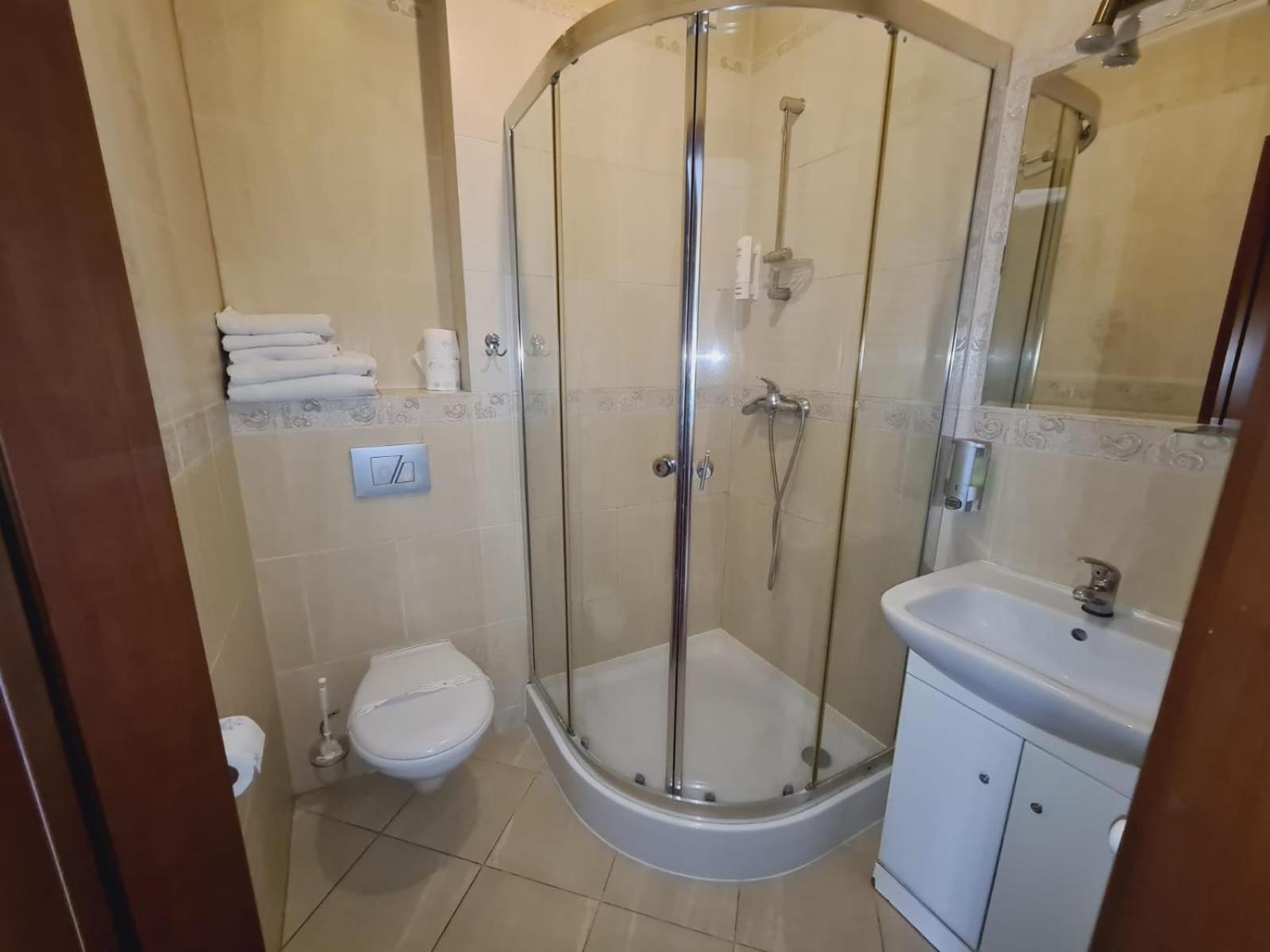 Standard Twin Room with Garden View - Photo 8
