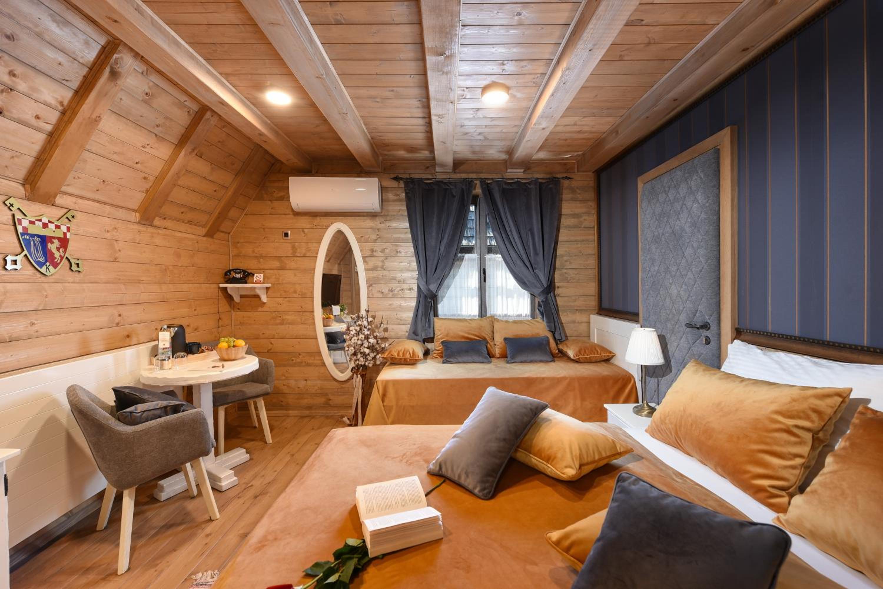 Deluxe Double Room - Photo 11