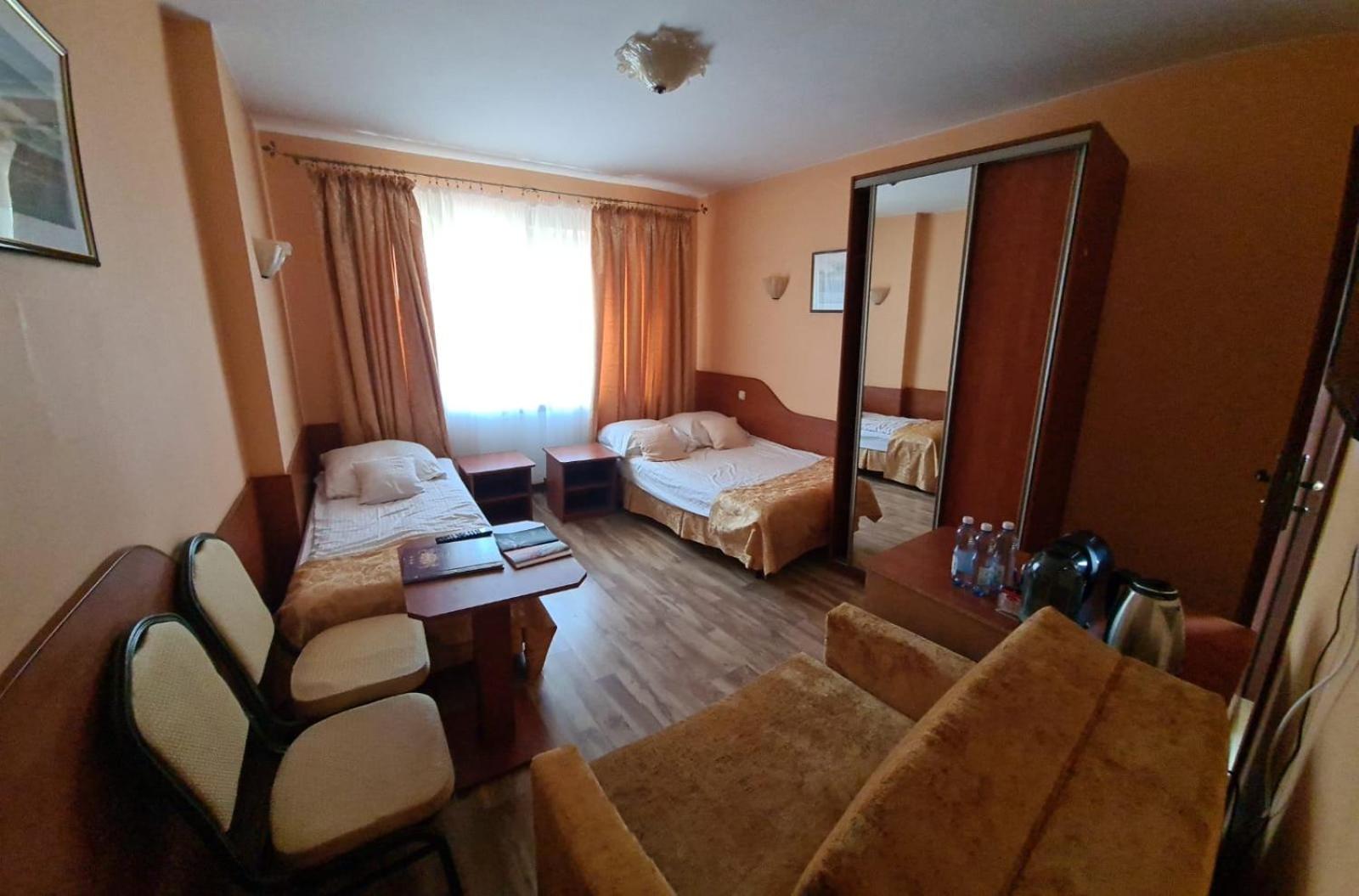 Triple Room with Private Bathroom - Photo 2