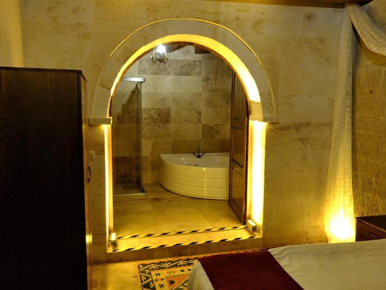 Honeymoon Suite - Photo 9