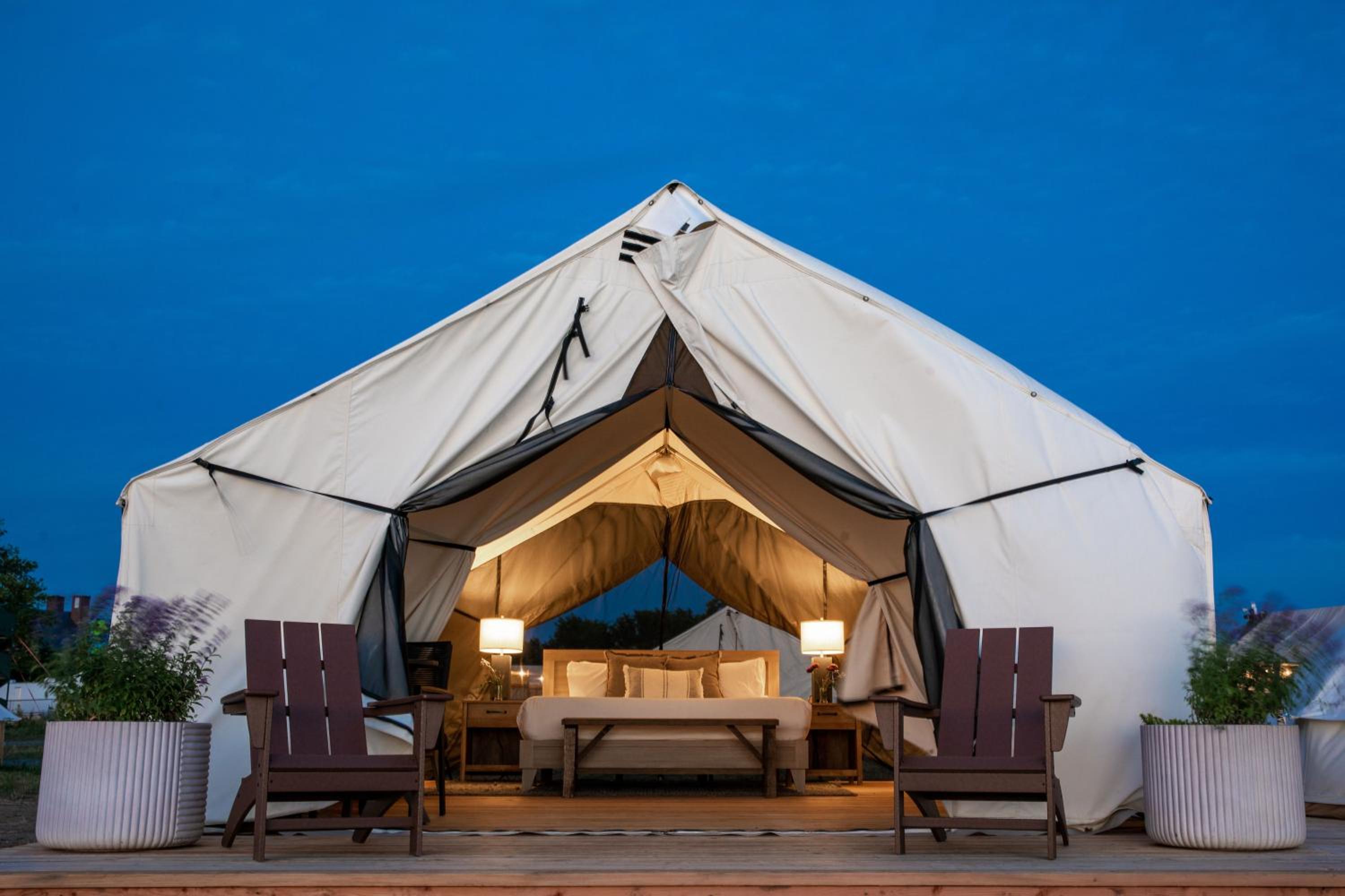 Voyager Waterfront King Tent photo 1