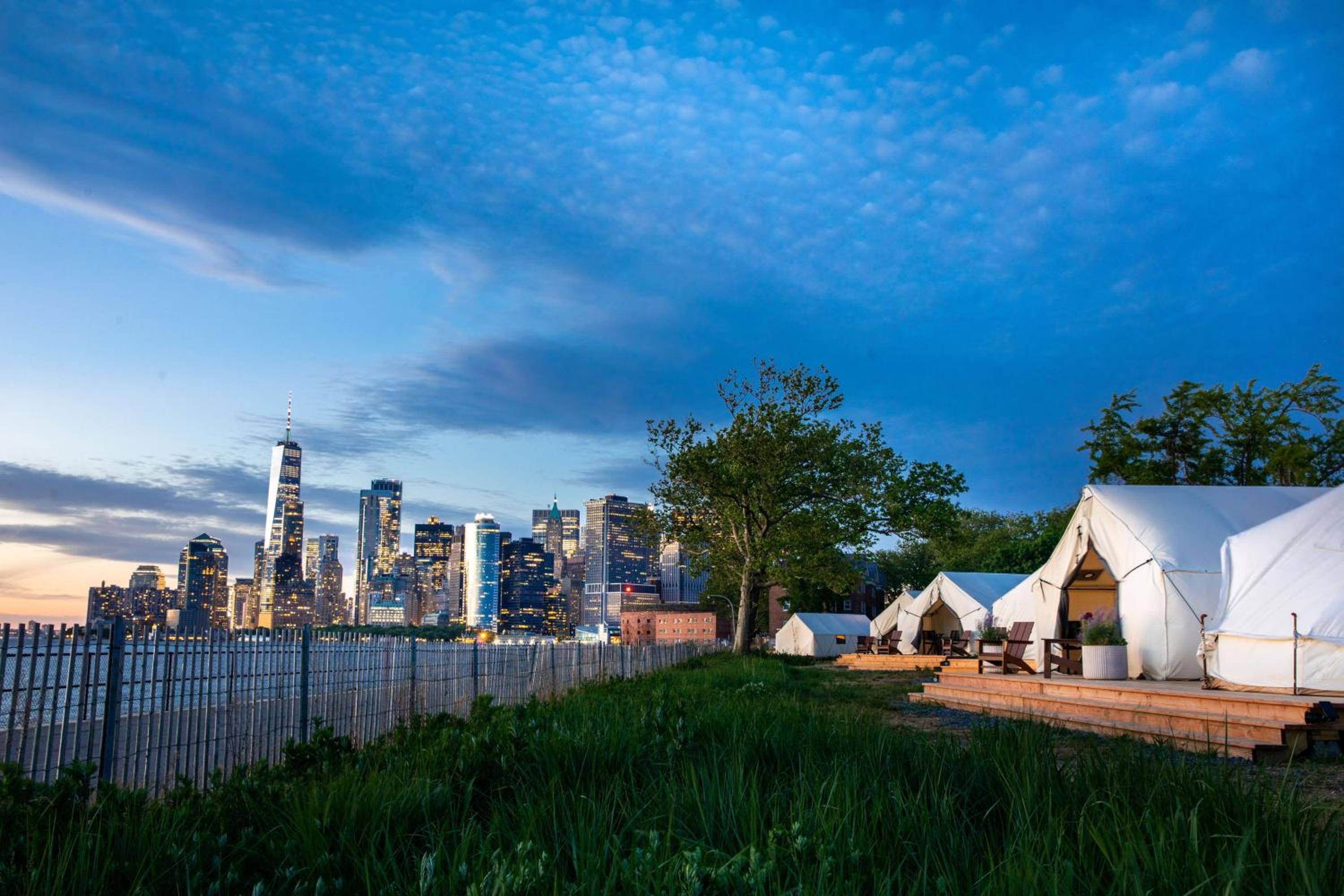 Voyager Waterfront King Tent photo 3