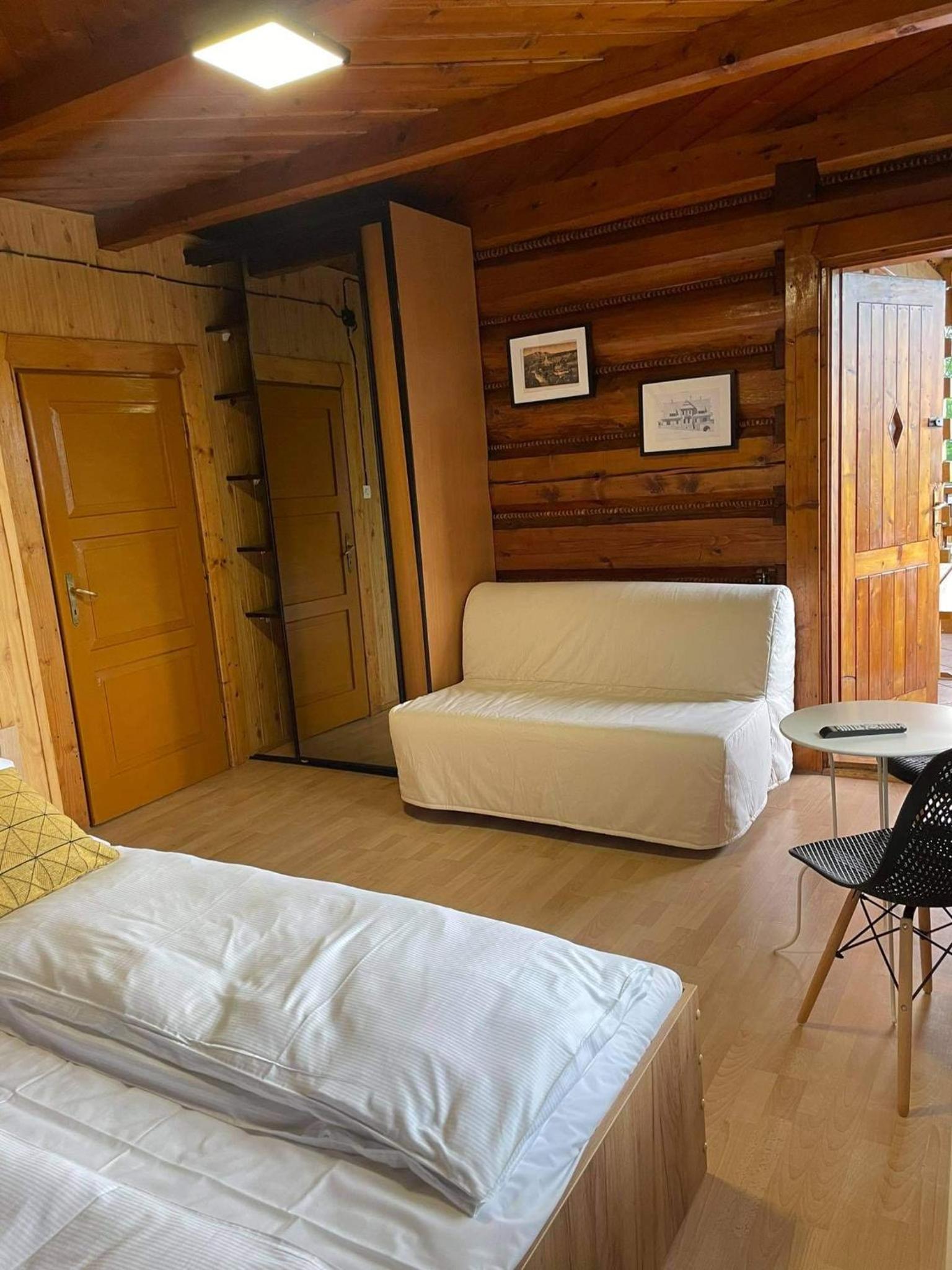 Quadruple Room with Balcony - Photo 3