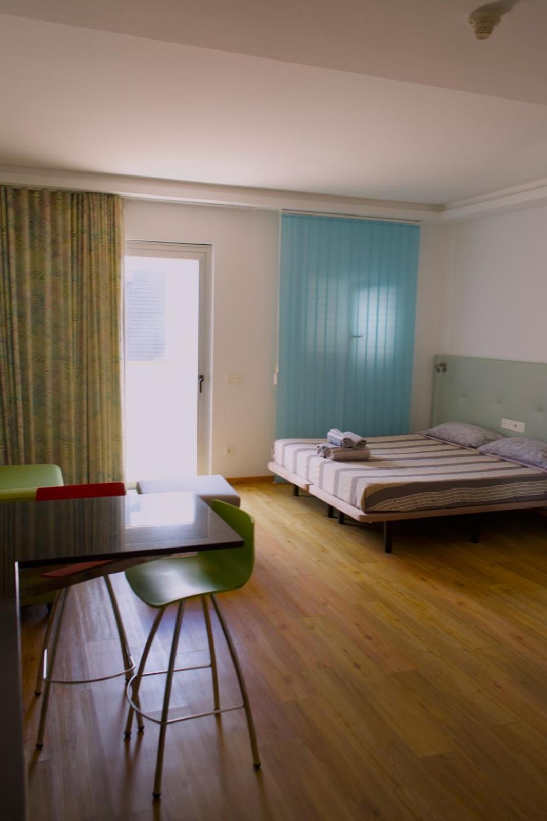 Apartamento con Balcón