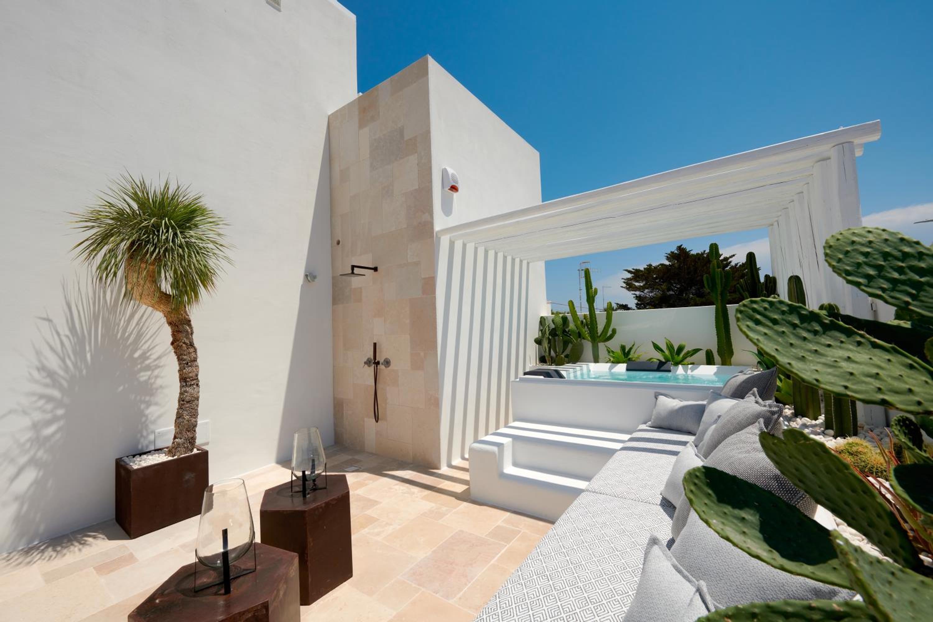 Suite with Private Pool - Photo 9