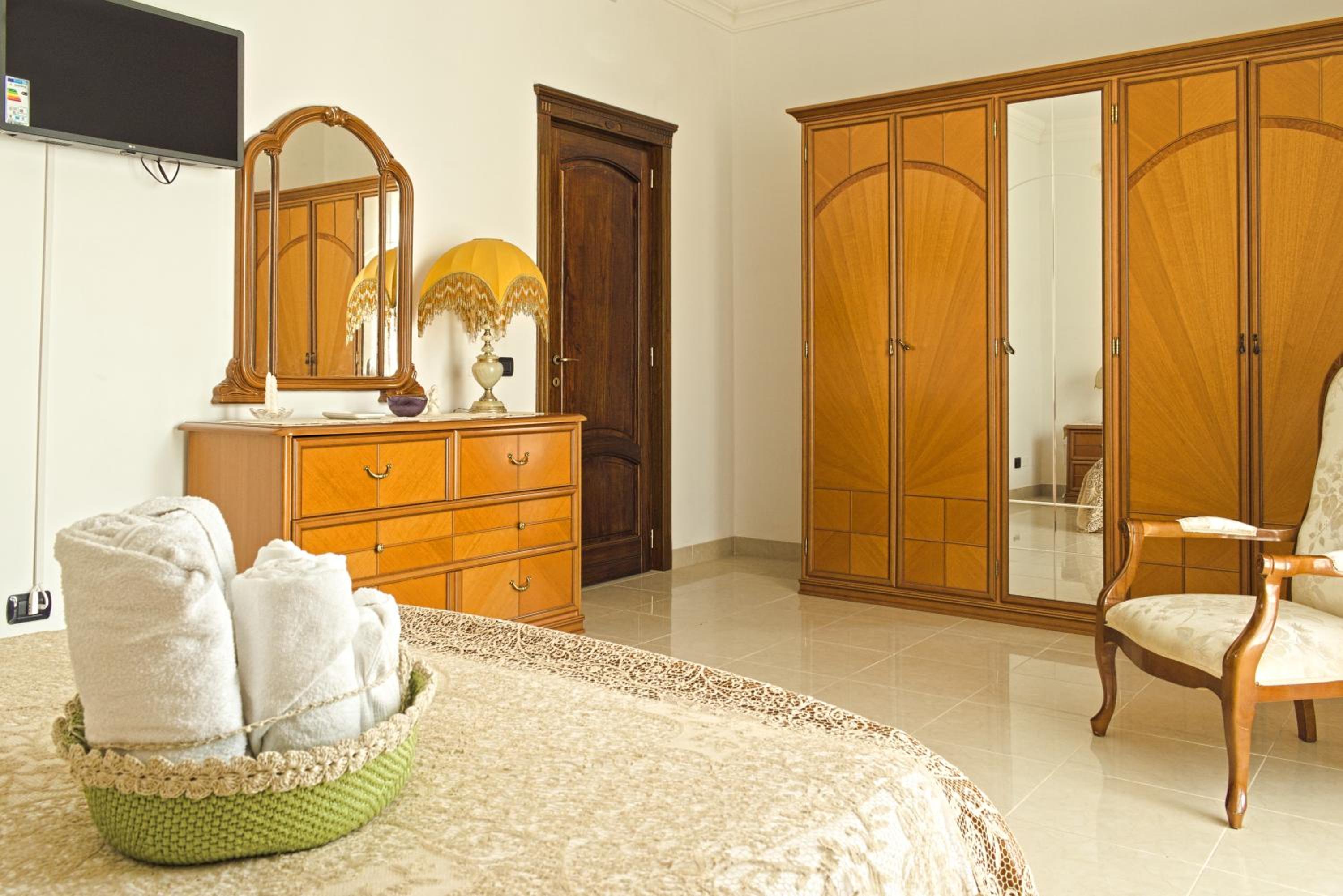 Large Double Room photo 1