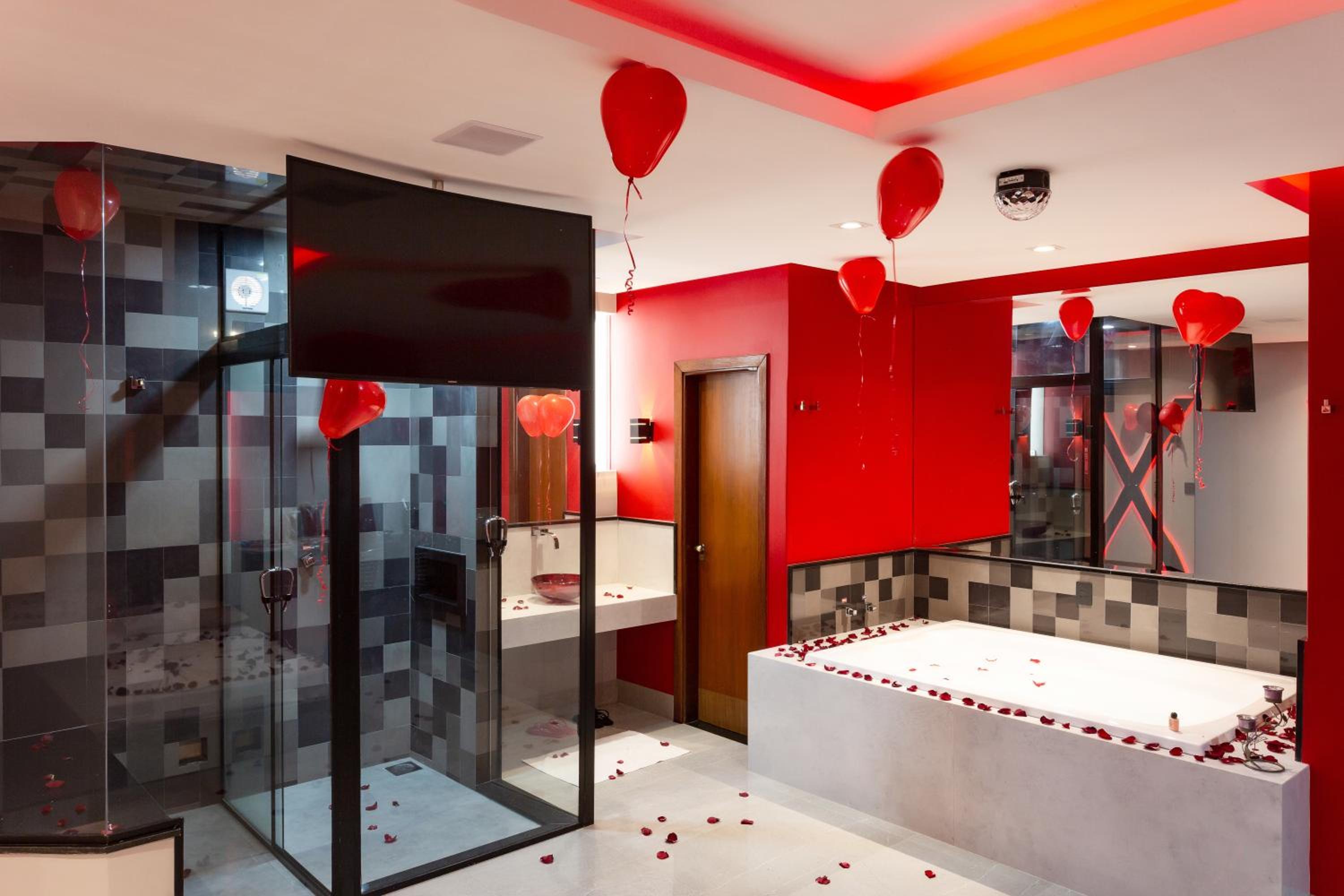 King Suite with Spa Bath - Photo 9