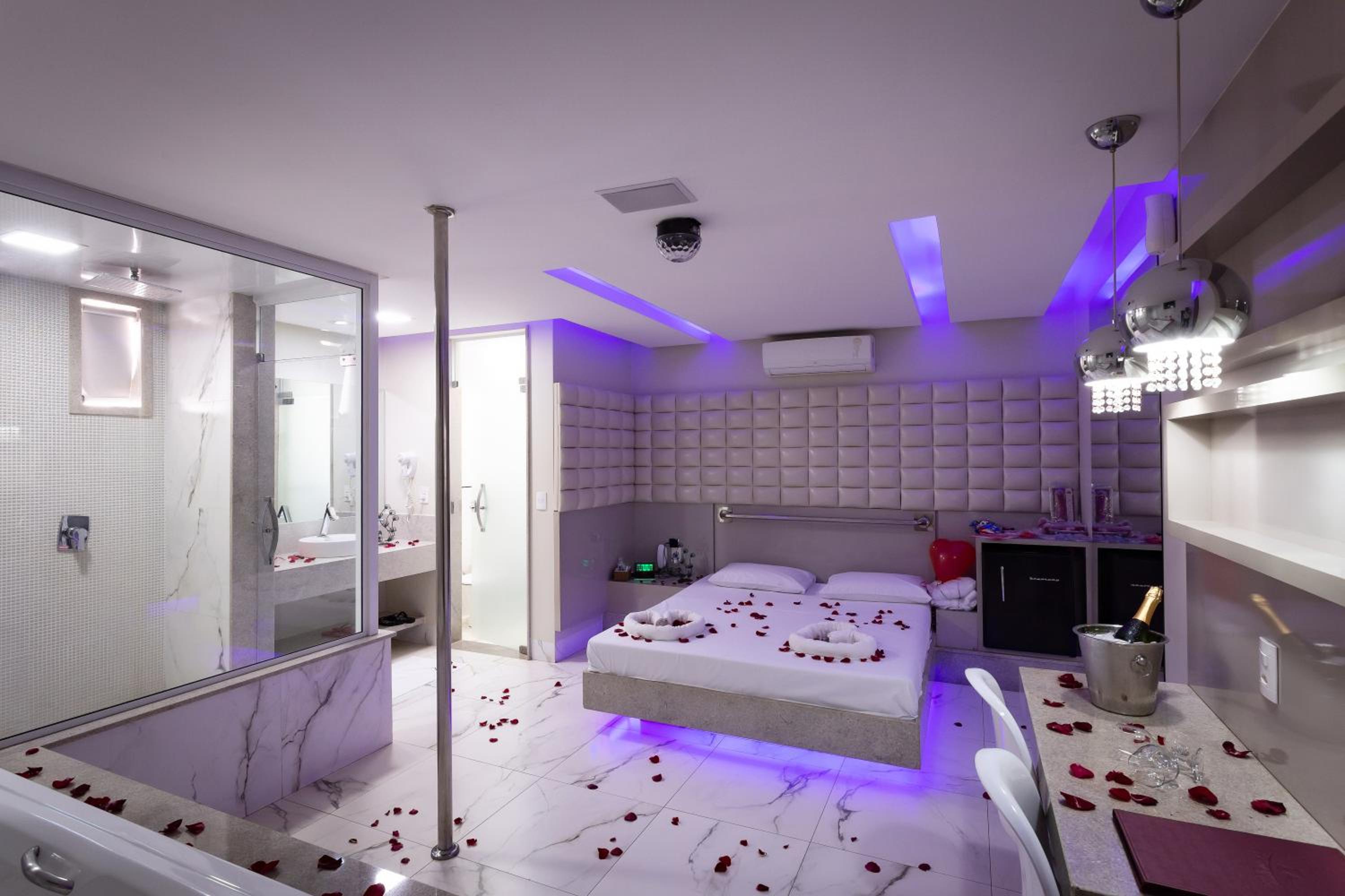 King Suite with Spa Bath - Photo 22