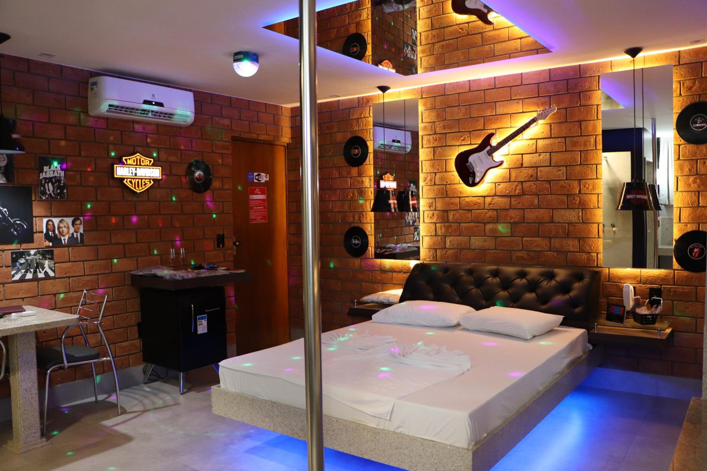 King Suite with Spa Bath - Photo 21