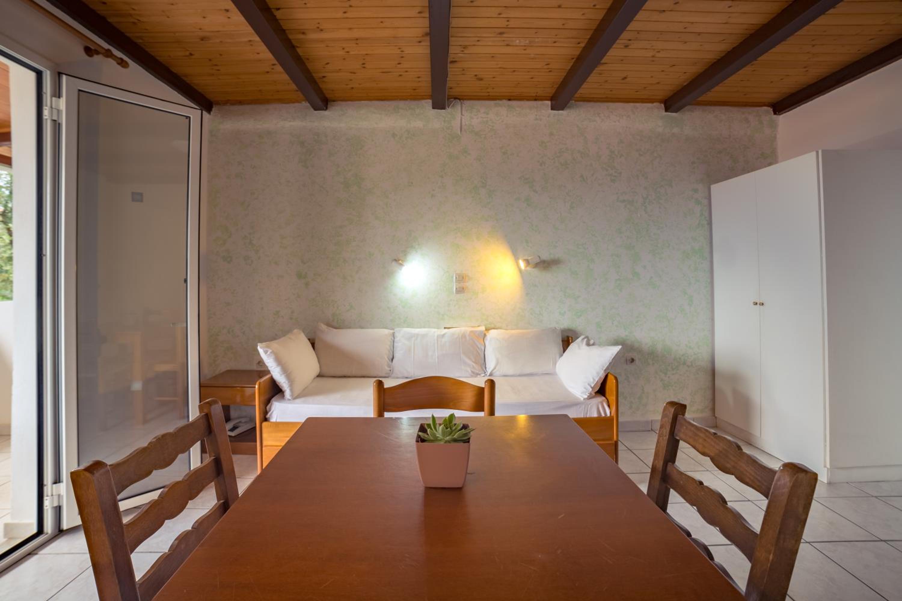 Maisonette photo 1