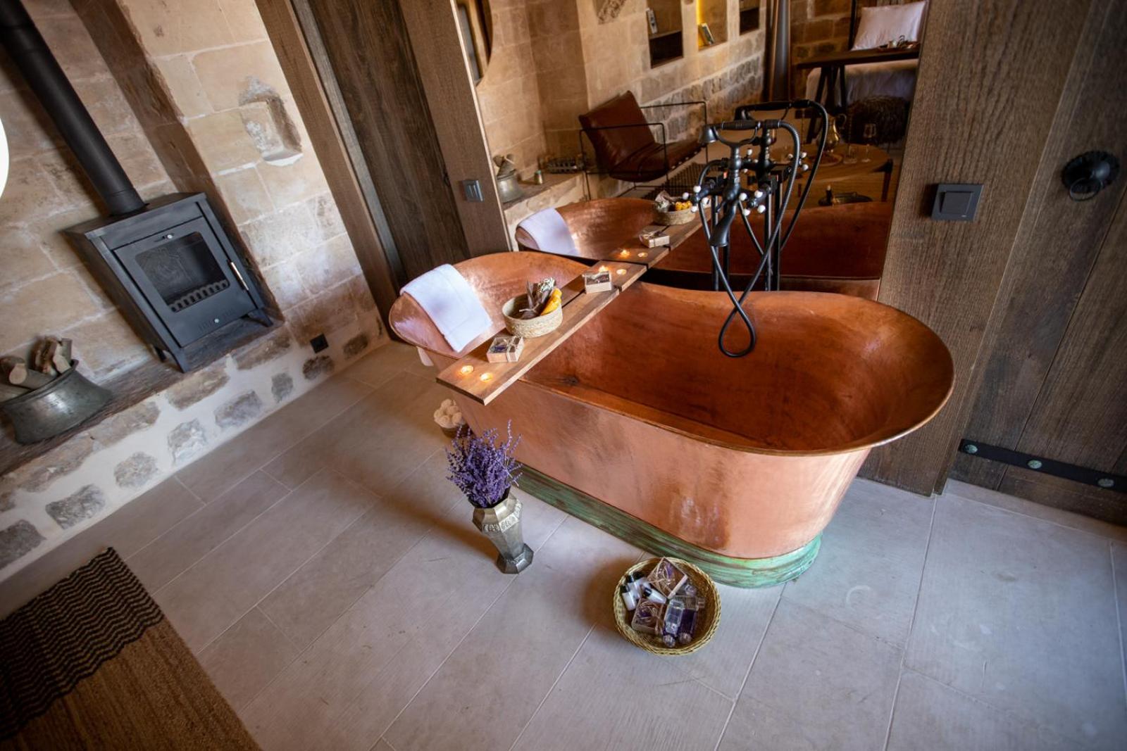 Suite with City View - Photo 7