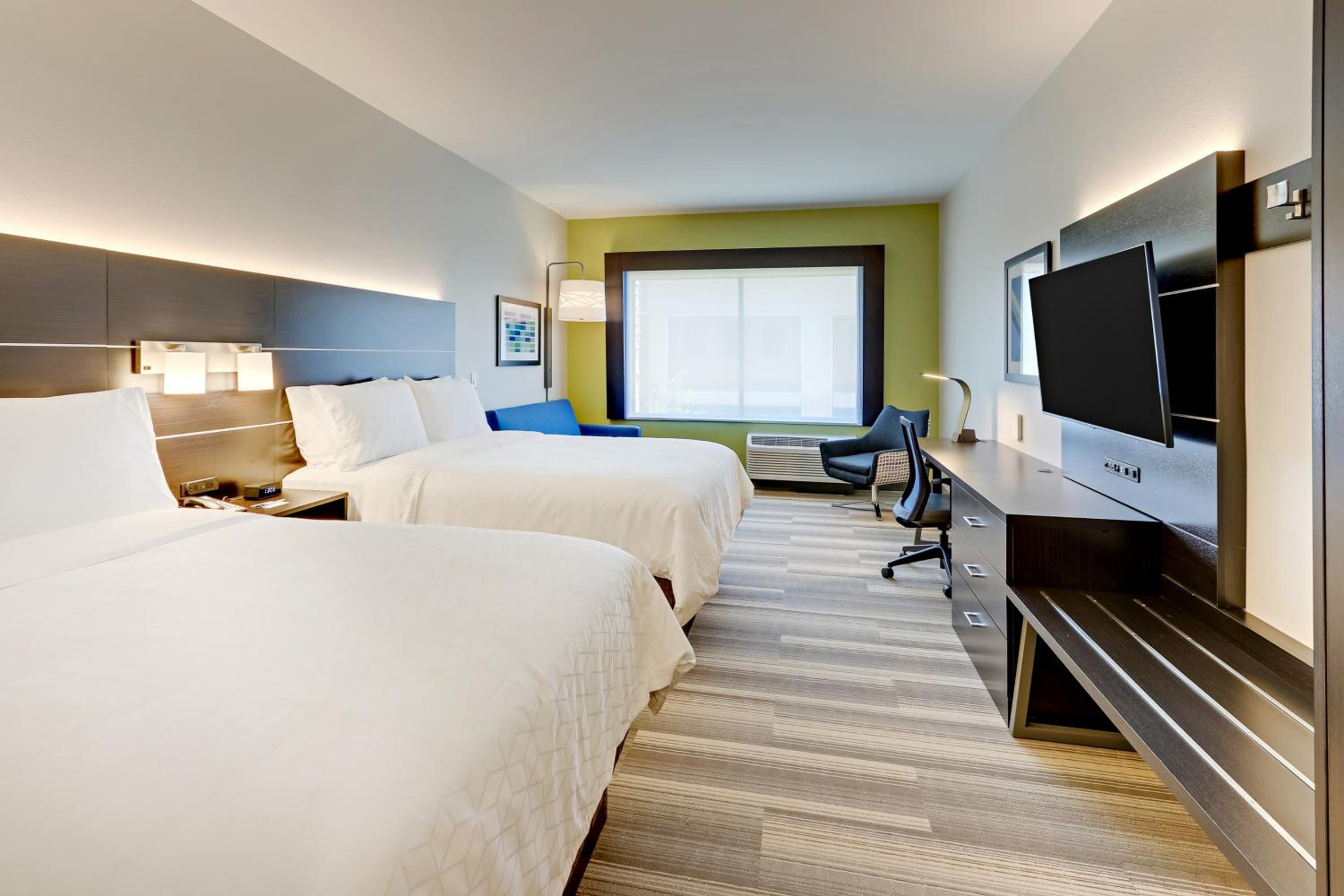 Suite with Two Queen Beds - Photo 3