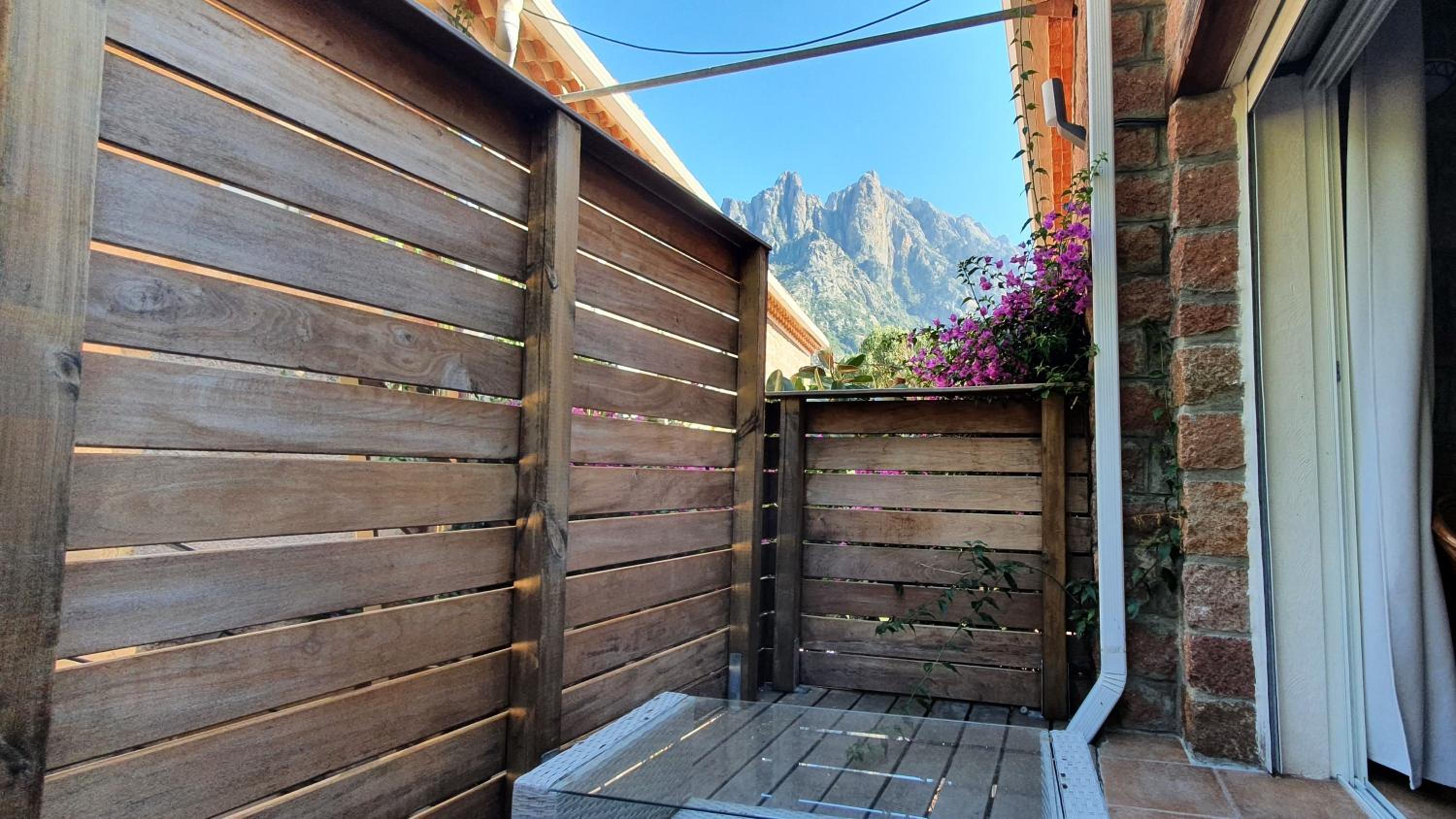 Quadruple Room with Mountain View photo 3