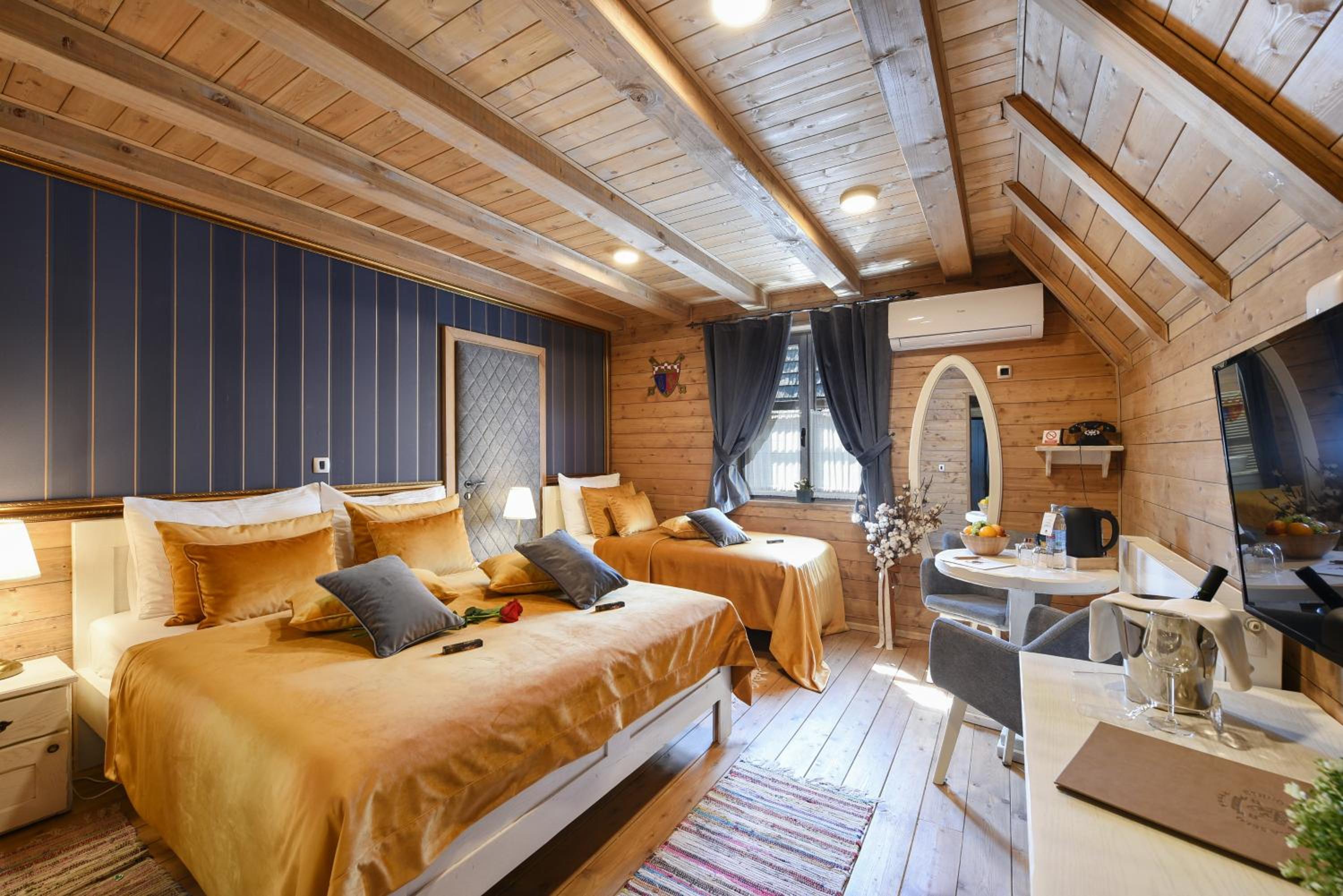 Deluxe Double Room - Photo 15