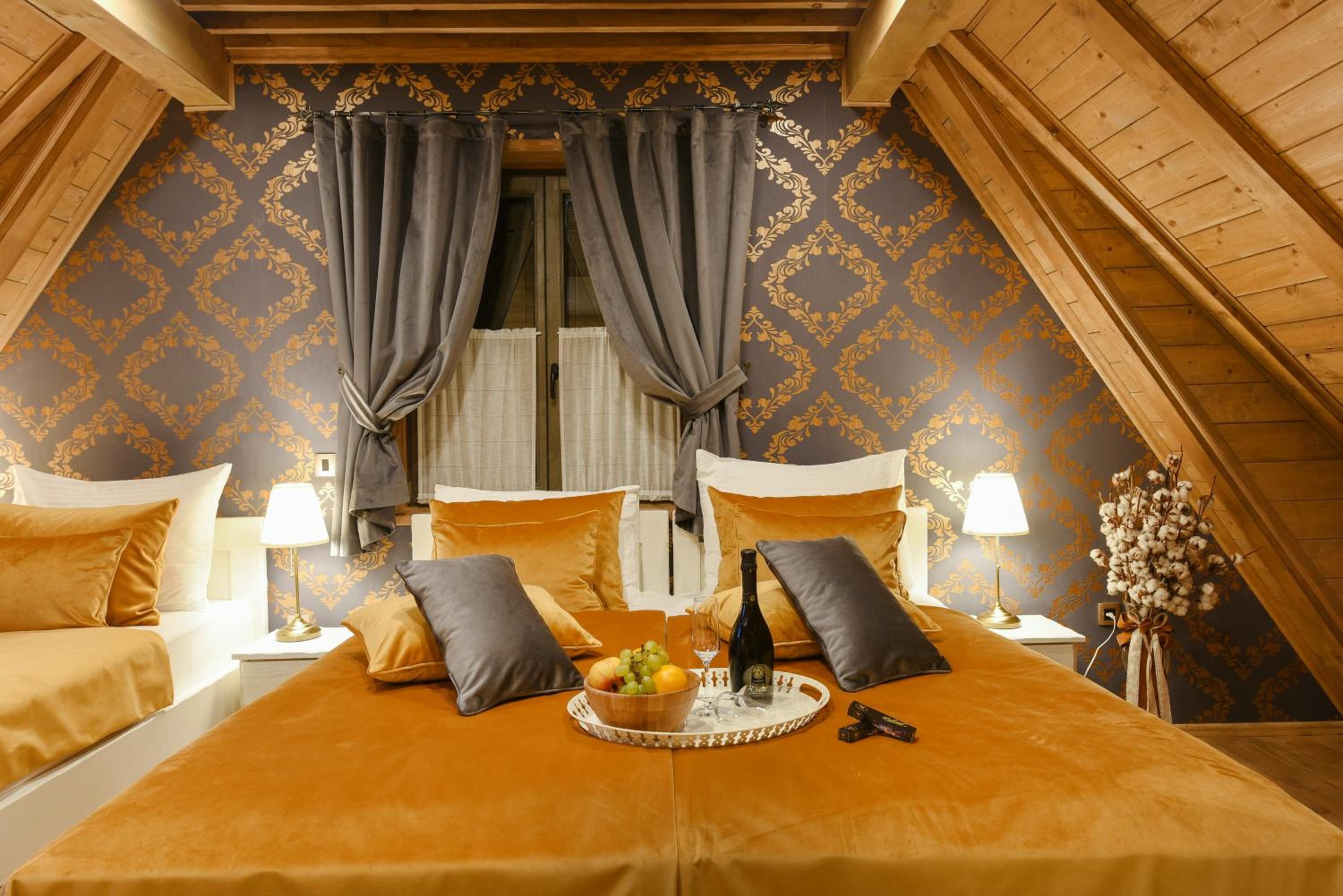 Deluxe Double Room - Photo 14