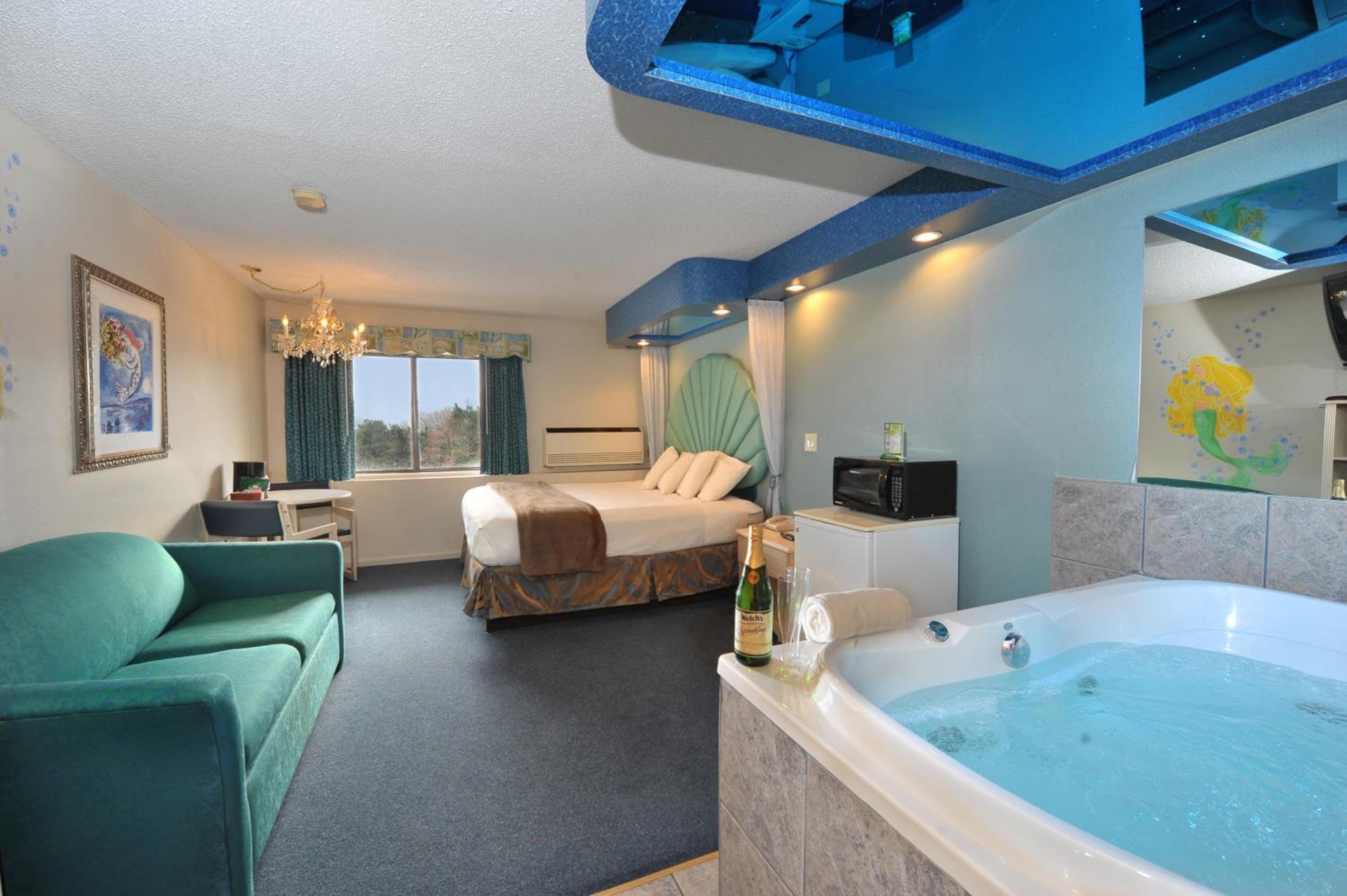 Quadruple Room with Whirlpool - Non Smoking photo 1